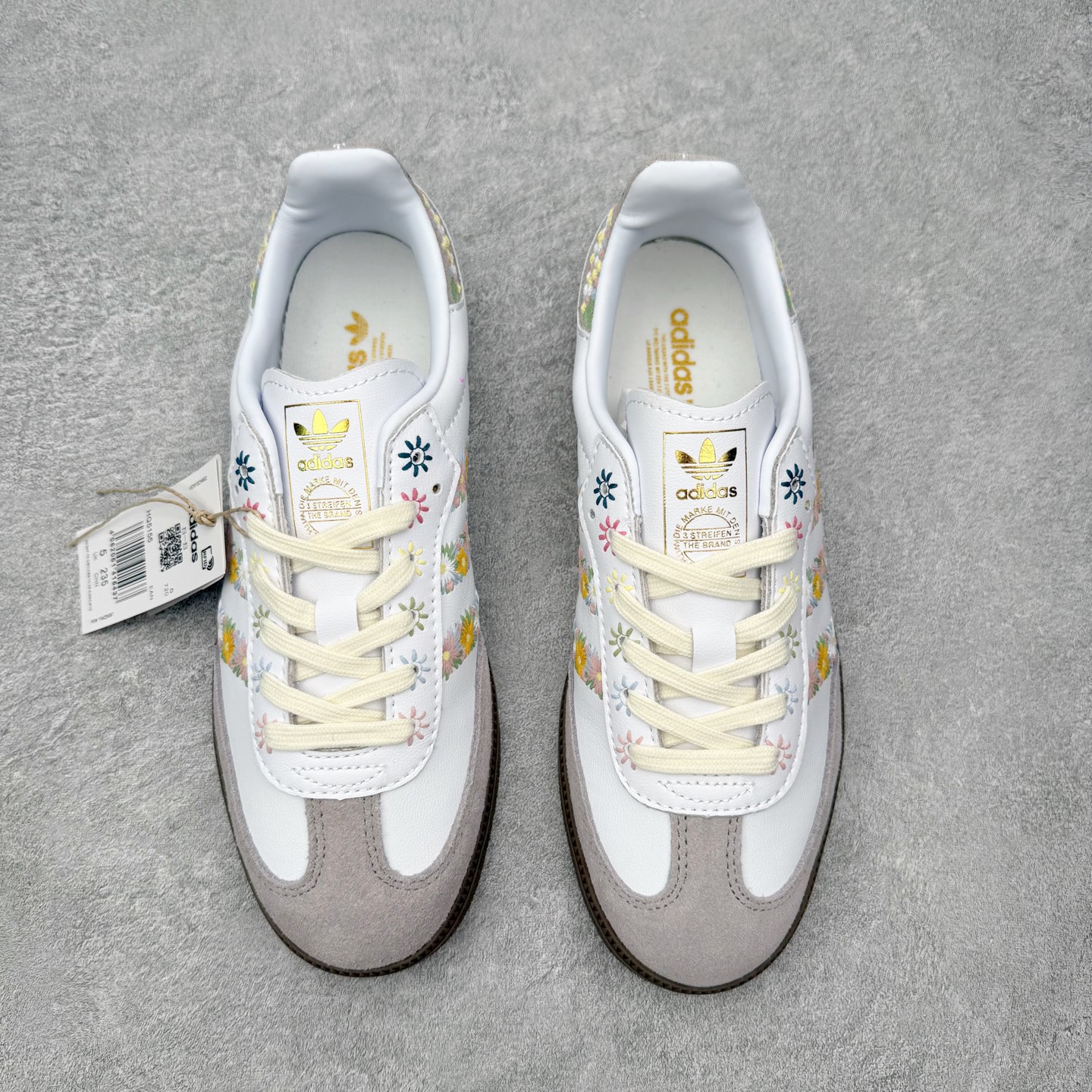 图片[2]-＃HZ AD Original Samba OG 桑巴复古经典轻便板鞋 HQ5155 口碑大厂出品 全网最全AD系列 品控大底版型不断改良更新 全套原纸板楦头开发 确保原汁原味 完美呈现桑巴版型 一比一鞋头弧度高度鞋身弧度 此版本只针对中端市场 皮料材质有所更替 其他数据细节工艺流程均保持一致 绝不口嗨 细节品控鞋型随意对比 正确烫金高频细节 原装纳米超迁皮料 独家私模橡胶大底 原盒原配 这款桑巴鞋展示了高质量的工艺 带有装饰的超锁缝制和无缝的手感 柔软、柔软的皮革造型和标志性的3条纹完成了精致的外观 正规合身鞋带 鞋面上有绒面鞋垫 橡胶鞋底 享受正畸套筒软感 自50年代首次亮相以来就一直在赢得粉丝的青睐 尺码：36 36.5 37.5 38 38.5 39 40 40.5 41 42 42.5 43 44 44.5 45-选品中心