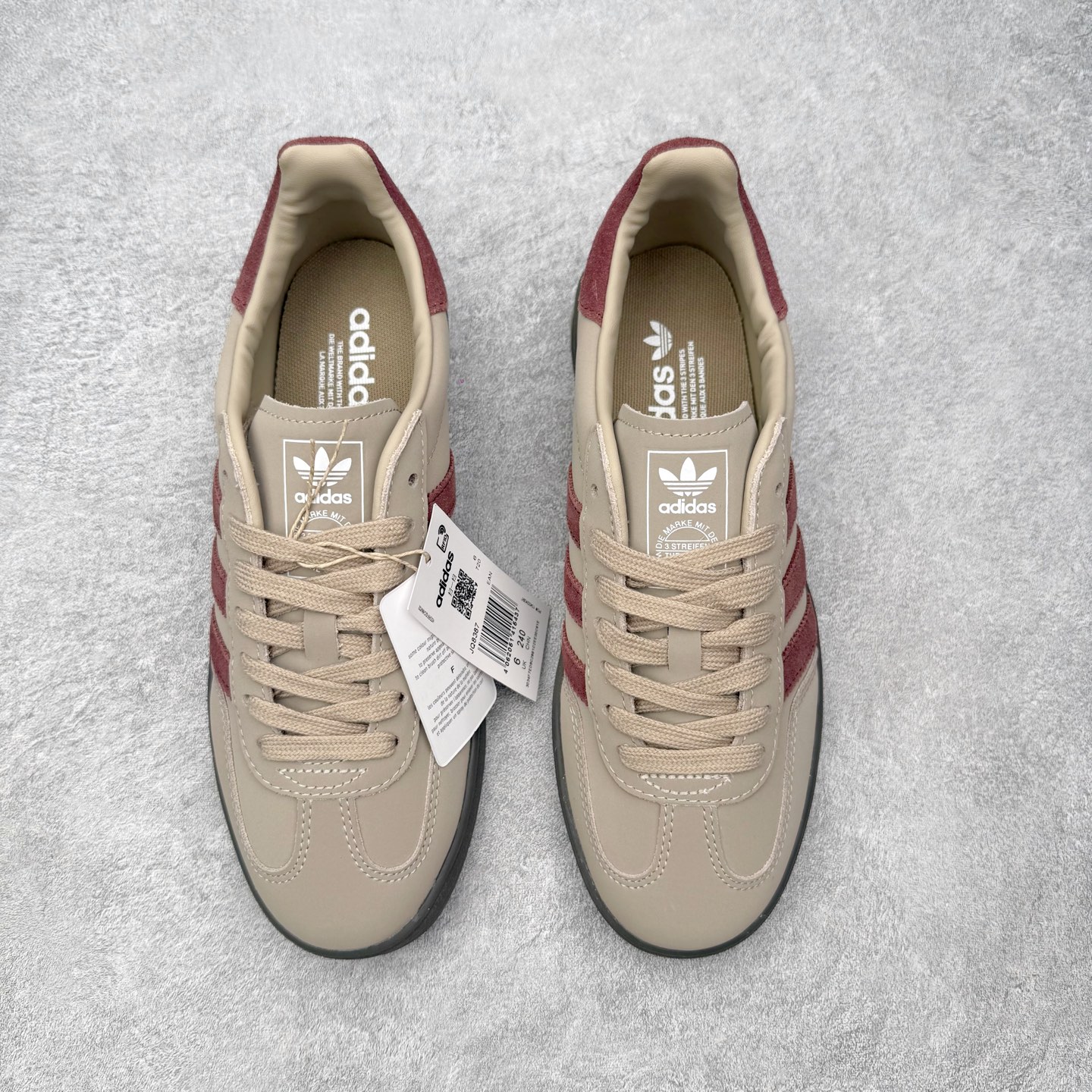 图片[2]-＃HZ AD Original Gazelle Indoor Trainers 瞪羚室内鞋系列低帮复古百搭休闲运动德训风板鞋 JQ8387 口碑大厂出品 全网最全AD系列 品控大底版型不断改良更新 全套原纸板楦头开发 确保原汁原味 完美呈现桑巴版型 长期补货超性价比特供批次 原厂定制长毛翻毛皮组合环保纤维革鞋面材质 内置环保海玻璃鞋垫 外置RB橡胶大底 产品品控稳定性领先行业 原厂全套原楦原纸板冲刀磨具开发 原厂皮料加持 原厂港宝加持定型后跟R度完美 将复古进行到底 简约流畅 三十年不变经典 这款Gazelle运动鞋 无论面料、配色、质感或设计 都只在重现其1991年原款的经典 皮革鞋面 撞色三条纹和鞋跟标的设计 力求呈现90年代的经典复古风潮 Samba火热的同时 也带动了其它的复古鞋型 Gazelle便是其中一只 Gazelle Indoor拥有包边更宽的T字型鞋头 更好的保护运动员的前掌 浓浓的复古氛围感 非常适合现在流行的Cleanfit风格 尺码：36 36⅔ 37⅓ 38 38⅔ 39⅓ 40 40⅔ 41⅓ 42 42⅔ 43⅓ 44 44⅔ 45-选品中心