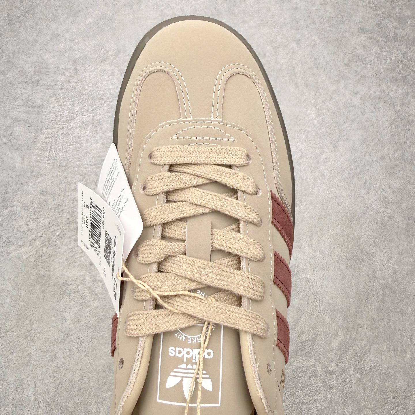 图片[4]-＃HZ AD Original Gazelle Indoor Trainers 瞪羚室内鞋系列低帮复古百搭休闲运动德训风板鞋 JQ8387 口碑大厂出品 全网最全AD系列 品控大底版型不断改良更新 全套原纸板楦头开发 确保原汁原味 完美呈现桑巴版型 长期补货超性价比特供批次 原厂定制长毛翻毛皮组合环保纤维革鞋面材质 内置环保海玻璃鞋垫 外置RB橡胶大底 产品品控稳定性领先行业 原厂全套原楦原纸板冲刀磨具开发 原厂皮料加持 原厂港宝加持定型后跟R度完美 将复古进行到底 简约流畅 三十年不变经典 这款Gazelle运动鞋 无论面料、配色、质感或设计 都只在重现其1991年原款的经典 皮革鞋面 撞色三条纹和鞋跟标的设计 力求呈现90年代的经典复古风潮 Samba火热的同时 也带动了其它的复古鞋型 Gazelle便是其中一只 Gazelle Indoor拥有包边更宽的T字型鞋头 更好的保护运动员的前掌 浓浓的复古氛围感 非常适合现在流行的Cleanfit风格 尺码：36 36⅔ 37⅓ 38 38⅔ 39⅓ 40 40⅔ 41⅓ 42 42⅔ 43⅓ 44 44⅔ 45-选品中心