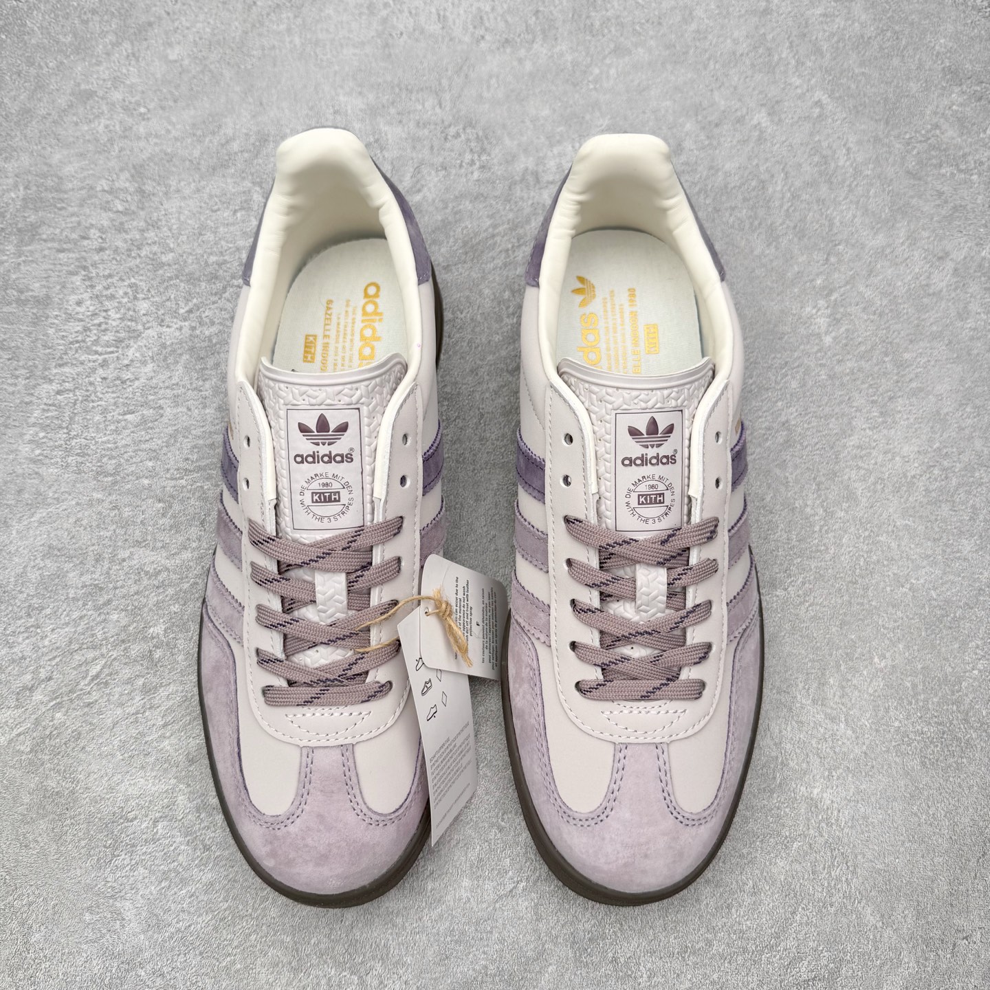 图片[2]-＃HZ AD Original Gazelle Indoor Trainers 瞪羚室内鞋系列低帮复古百搭休闲运动德训风板鞋 IH0120 口碑大厂出品 全网最全AD系列 品控大底版型不断改良更新 全套原纸板楦头开发 确保原汁原味 完美呈现桑巴版型 长期补货超性价比特供批次 原厂定制长毛翻毛皮组合环保纤维革鞋面材质 内置环保海玻璃鞋垫 外置RB橡胶大底 产品品控稳定性领先行业 原厂全套原楦原纸板冲刀磨具开发 原厂皮料加持 原厂港宝加持定型后跟R度完美 将复古进行到底 简约流畅 三十年不变经典 这款Gazelle运动鞋 无论面料、配色、质感或设计 都只在重现其1991年原款的经典 皮革鞋面 撞色三条纹和鞋跟标的设计 力求呈现90年代的经典复古风潮 Samba火热的同时 也带动了其它的复古鞋型 Gazelle便是其中一只 Gazelle Indoor拥有包边更宽的T字型鞋头 更好的保护运动员的前掌 浓浓的复古氛围感 非常适合现在流行的Cleanfit风格 尺码：36 36⅔ 37⅓ 38 38⅔ 39⅓ 40 40⅔ 41⅓ 42 42⅔ 43⅓ 44 44⅔ 45-选品中心