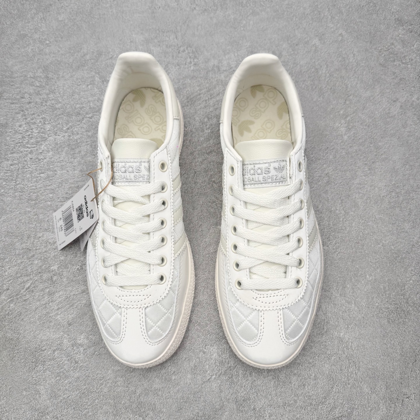 图片[2]-＃HZ AD Originals Handball SPZL 手球运动员系列百搭休闲运动板鞋 KJ0854 口碑大厂出品 全网最全AD系列 品控大底版型不断改良更新 全套原纸板楦头开发 确保原汁原味 完美呈现版型 这款来自阿迪达斯的这款HANDBALL SPZL前身是一双手球运动鞋，这一次拿来复刻，所以鞋面的主要色彩选用了黑色， 鞋面外侧除了Spezial字母之外还有三叶草标志。Handball SPZL作为复古手球训练鞋与作为室内足球鞋的Samba有着异曲同工之处，但是质感更为出众的鞋身以及丰富的配色选择比起Samba来讲可以说是更胜一筹了！尺码：36 36⅔ 37⅓ 38 38⅔ 39⅓ 40 40⅔ 41⅓ 42 42⅔ 43⅓ 44 44⅔ 45-选品中心