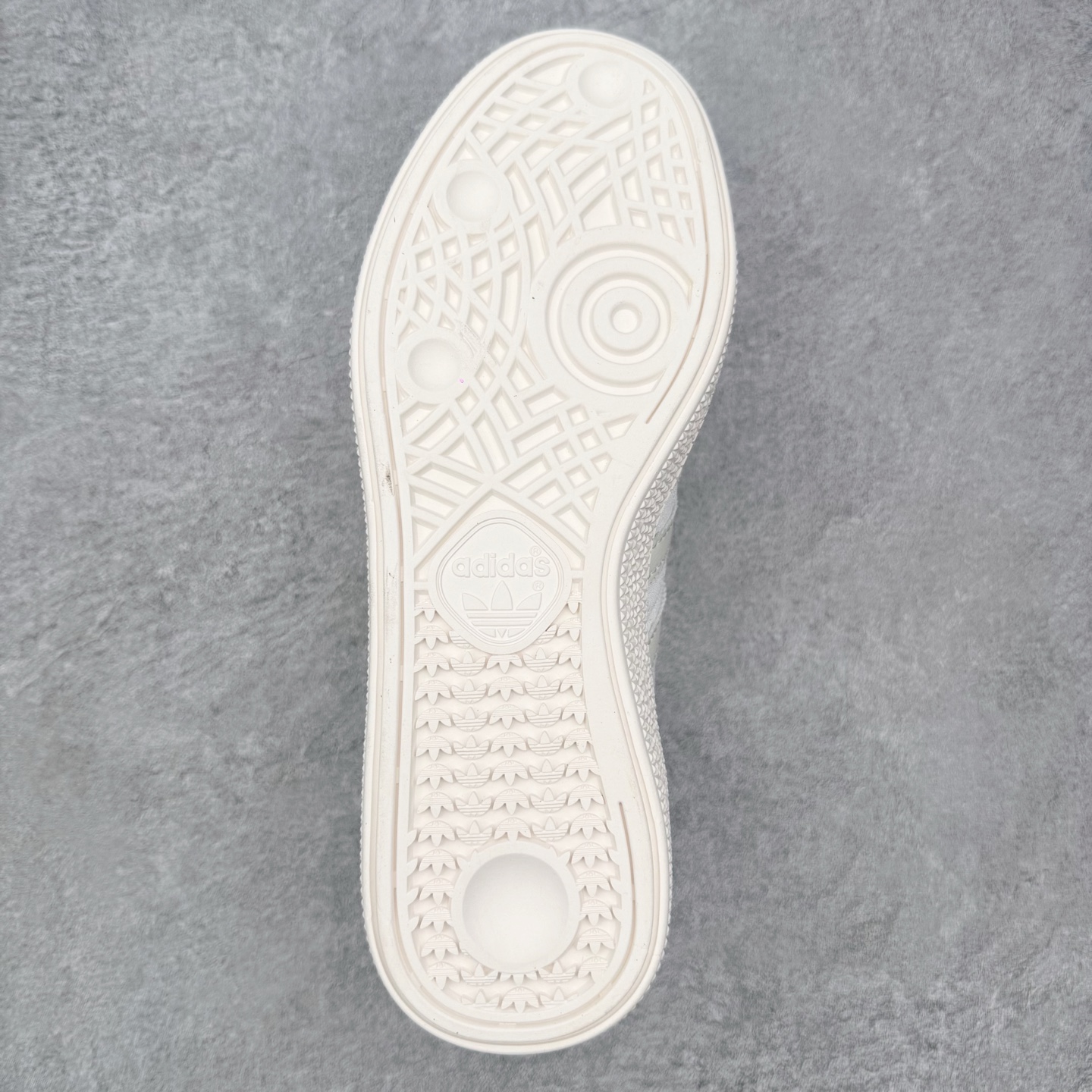 图片[9]-＃HZ AD Originals Handball SPZL 手球运动员系列百搭休闲运动板鞋 KJ0854 口碑大厂出品 全网最全AD系列 品控大底版型不断改良更新 全套原纸板楦头开发 确保原汁原味 完美呈现版型 这款来自阿迪达斯的这款HANDBALL SPZL前身是一双手球运动鞋，这一次拿来复刻，所以鞋面的主要色彩选用了黑色， 鞋面外侧除了Spezial字母之外还有三叶草标志。Handball SPZL作为复古手球训练鞋与作为室内足球鞋的Samba有着异曲同工之处，但是质感更为出众的鞋身以及丰富的配色选择比起Samba来讲可以说是更胜一筹了！尺码：36 36⅔ 37⅓ 38 38⅔ 39⅓ 40 40⅔ 41⅓ 42 42⅔ 43⅓ 44 44⅔ 45-选品中心