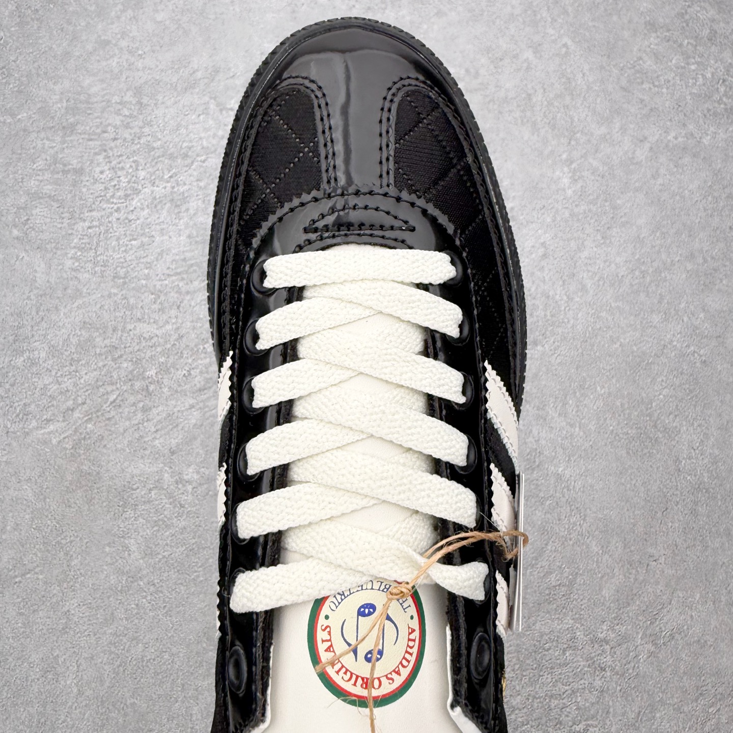 图片[4]-＃HZ AD Originals Handball SPZL 手球运动员系列百搭休闲运动板鞋 JP5669 口碑大厂出品 全网最全AD系列 品控大底版型不断改良更新 全套原纸板楦头开发 确保原汁原味 完美呈现版型 这款来自阿迪达斯的这款HANDBALL SPZL前身是一双手球运动鞋，这一次拿来复刻，所以鞋面的主要色彩选用了黑色， 鞋面外侧除了Spezial字母之外还有三叶草标志。Handball SPZL作为复古手球训练鞋与作为室内足球鞋的Samba有着异曲同工之处，但是质感更为出众的鞋身以及丰富的配色选择比起Samba来讲可以说是更胜一筹了！尺码：36 36⅔ 37⅓ 38 38⅔ 39⅓ 40 40⅔ 41⅓ 42 42⅔ 43⅓ 44 44⅔ 45-选品中心