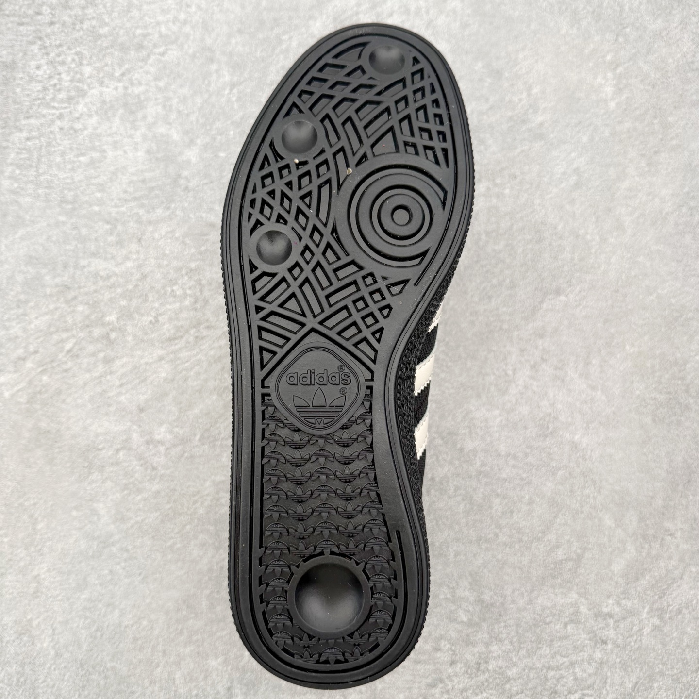 图片[9]-＃HZ AD Originals Handball SPZL 手球运动员系列百搭休闲运动板鞋 JP5669 口碑大厂出品 全网最全AD系列 品控大底版型不断改良更新 全套原纸板楦头开发 确保原汁原味 完美呈现版型 这款来自阿迪达斯的这款HANDBALL SPZL前身是一双手球运动鞋，这一次拿来复刻，所以鞋面的主要色彩选用了黑色， 鞋面外侧除了Spezial字母之外还有三叶草标志。Handball SPZL作为复古手球训练鞋与作为室内足球鞋的Samba有着异曲同工之处，但是质感更为出众的鞋身以及丰富的配色选择比起Samba来讲可以说是更胜一筹了！尺码：36 36⅔ 37⅓ 38 38⅔ 39⅓ 40 40⅔ 41⅓ 42 42⅔ 43⅓ 44 44⅔ 45-选品中心
