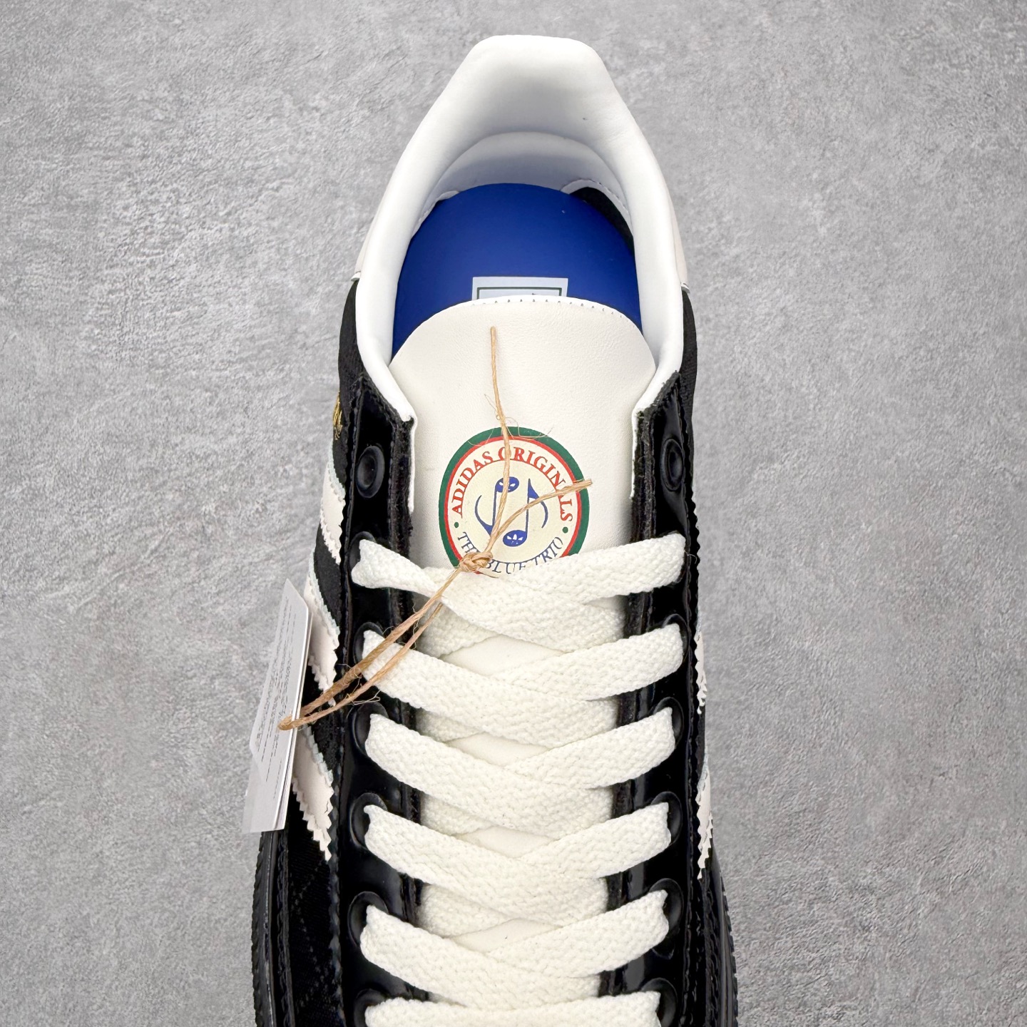图片[5]-＃HZ AD Originals Handball SPZL 手球运动员系列百搭休闲运动板鞋 JP5669 口碑大厂出品 全网最全AD系列 品控大底版型不断改良更新 全套原纸板楦头开发 确保原汁原味 完美呈现版型 这款来自阿迪达斯的这款HANDBALL SPZL前身是一双手球运动鞋，这一次拿来复刻，所以鞋面的主要色彩选用了黑色， 鞋面外侧除了Spezial字母之外还有三叶草标志。Handball SPZL作为复古手球训练鞋与作为室内足球鞋的Samba有着异曲同工之处，但是质感更为出众的鞋身以及丰富的配色选择比起Samba来讲可以说是更胜一筹了！尺码：36 36⅔ 37⅓ 38 38⅔ 39⅓ 40 40⅔ 41⅓ 42 42⅔ 43⅓ 44 44⅔ 45-选品中心