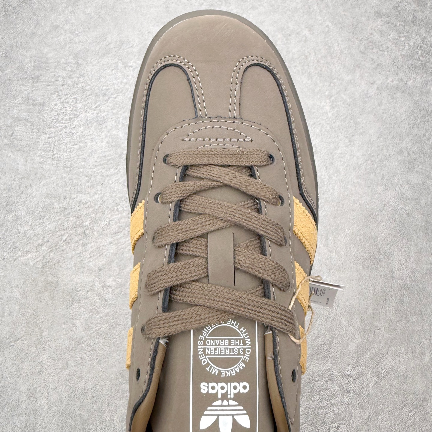 图片[4]-＃HZ AD Original Gazelle Indoor Trainers 瞪羚室内鞋系列低帮复古百搭休闲运动德训风板鞋 JQ8386 口碑大厂出品 全网最全AD系列 品控大底版型不断改良更新 全套原纸板楦头开发 确保原汁原味 完美呈现桑巴版型 长期补货超性价比特供批次 原厂定制长毛翻毛皮组合环保纤维革鞋面材质 内置环保海玻璃鞋垫 外置RB橡胶大底 产品品控稳定性领先行业 原厂全套原楦原纸板冲刀磨具开发 原厂皮料加持 原厂港宝加持定型后跟R度完美 将复古进行到底 简约流畅 三十年不变经典 这款Gazelle运动鞋 无论面料、配色、质感或设计 都只在重现其1991年原款的经典 皮革鞋面 撞色三条纹和鞋跟标的设计 力求呈现90年代的经典复古风潮 Samba火热的同时 也带动了其它的复古鞋型 Gazelle便是其中一只 Gazelle Indoor拥有包边更宽的T字型鞋头 更好的保护运动员的前掌 浓浓的复古氛围感 非常适合现在流行的Cleanfit风格 尺码：36 36⅔ 37⅓ 38 38⅔ 39⅓ 40 40⅔ 41⅓ 42 42⅔ 43⅓ 44 44⅔ 45-选品中心
