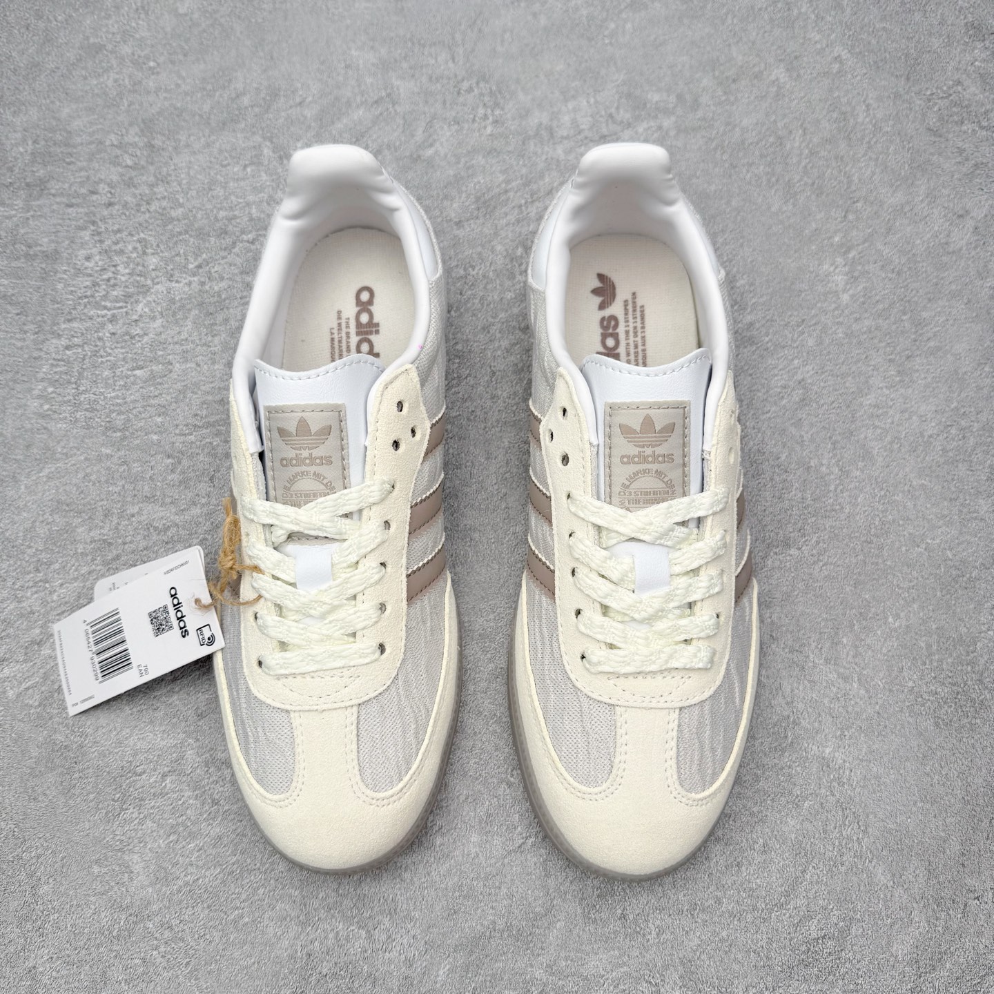 图片[2]-＃HZ AD Original Samba OG 桑巴复古经典轻便板鞋 JP5674 口碑大厂出品 全网最全AD系列 品控大底版型不断改良更新 全套原纸板楦头开发 确保原汁原味 完美呈现桑巴版型 一比一鞋头弧度高度鞋身弧度 此版本只针对中端市场 皮料材质有所更替 其他数据细节工艺流程均保持一致 绝不口嗨 细节品控鞋型随意对比 正确烫金高频细节 原装纳米超迁皮料 独家私模橡胶大底 原盒原配 这款桑巴鞋展示了高质量的工艺 带有装饰的超锁缝制和无缝的手感 柔软、柔软的皮革造型和标志性的3条纹完成了精致的外观 正规合身鞋带 鞋面上有绒面鞋垫 橡胶鞋底 享受正畸套筒软感 自50年代首次亮相以来就一直在赢得粉丝的青睐 尺码：36 36.5 37.5 38 38.5 39 40 40.5 41 42 42.5 43 44 44.5 45-选品中心