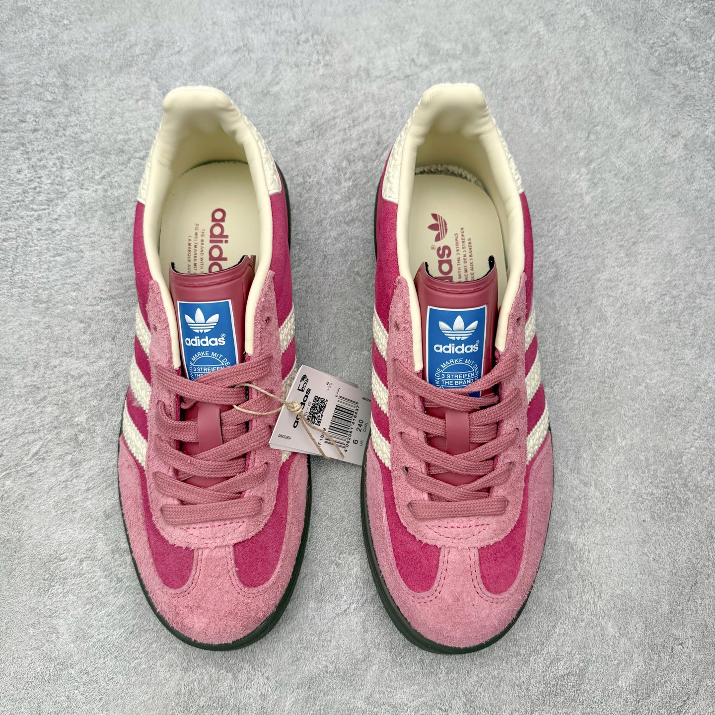 图片[2]-＃HZ AD Original Gazelle Indoor Trainers 瞪羚室内鞋系列低帮复古百搭休闲运动德训风板鞋 IF1809 口碑大厂出品 全网最全AD系列 品控大底版型不断改良更新 全套原纸板楦头开发 确保原汁原味 完美呈现桑巴版型 长期补货超性价比特供批次 原厂定制长毛翻毛皮组合环保纤维革鞋面材质 内置环保海玻璃鞋垫 外置RB橡胶大底 产品品控稳定性领先行业 原厂全套原楦原纸板冲刀磨具开发 原厂皮料加持 原厂港宝加持定型后跟R度完美 将复古进行到底 简约流畅 三十年不变经典 这款Gazelle运动鞋 无论面料、配色、质感或设计 都只在重现其1991年原款的经典 皮革鞋面 撞色三条纹和鞋跟标的设计 力求呈现90年代的经典复古风潮 Samba火热的同时 也带动了其它的复古鞋型 Gazelle便是其中一只 Gazelle Indoor拥有包边更宽的T字型鞋头 更好的保护运动员的前掌 浓浓的复古氛围感 非常适合现在流行的Cleanfit风格 尺码：36 36⅔ 37⅓ 38 38⅔ 39⅓ 40 40⅔ 41⅓ 42 42⅔ 43⅓ 44 44⅔ 45-选品中心