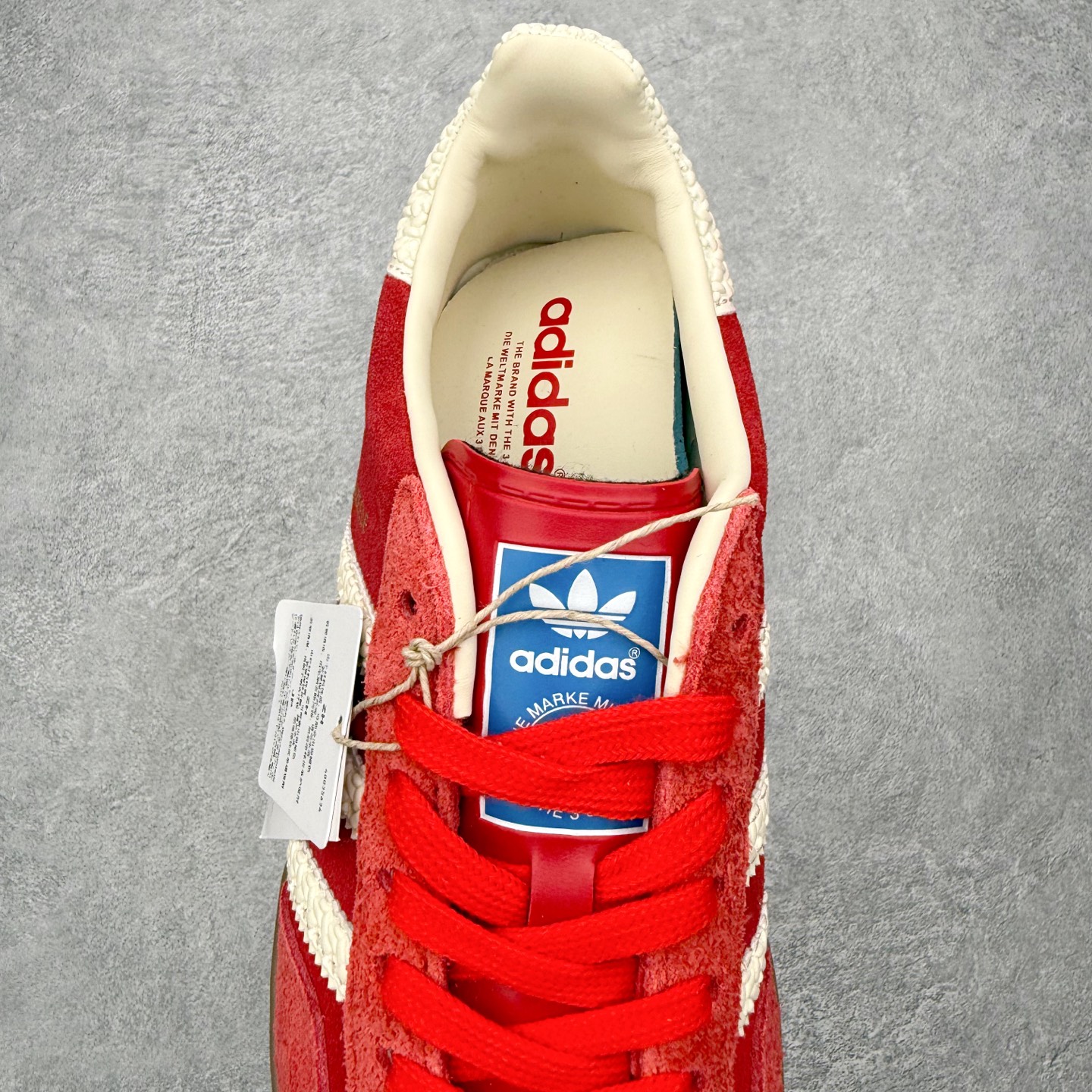 图片[5]-＃HZ AD Original Gazelle Indoor Trainers 瞪羚室内鞋系列低帮复古百搭休闲运动德训风板鞋 IF1808 口碑大厂出品 全网最全AD系列 品控大底版型不断改良更新 全套原纸板楦头开发 确保原汁原味 完美呈现桑巴版型 长期补货超性价比特供批次 原厂定制长毛翻毛皮组合环保纤维革鞋面材质 内置环保海玻璃鞋垫 外置RB橡胶大底 产品品控稳定性领先行业 原厂全套原楦原纸板冲刀磨具开发 原厂皮料加持 原厂港宝加持定型后跟R度完美 将复古进行到底 简约流畅 三十年不变经典 这款Gazelle运动鞋 无论面料、配色、质感或设计 都只在重现其1991年原款的经典 皮革鞋面 撞色三条纹和鞋跟标的设计 力求呈现90年代的经典复古风潮 Samba火热的同时 也带动了其它的复古鞋型 Gazelle便是其中一只 Gazelle Indoor拥有包边更宽的T字型鞋头 更好的保护运动员的前掌 浓浓的复古氛围感 非常适合现在流行的Cleanfit风格 尺码：36 36⅔ 37⅓ 38 38⅔ 39⅓ 40 40⅔ 41⅓ 42 42⅔ 43⅓ 44 44⅔ 45-选品中心