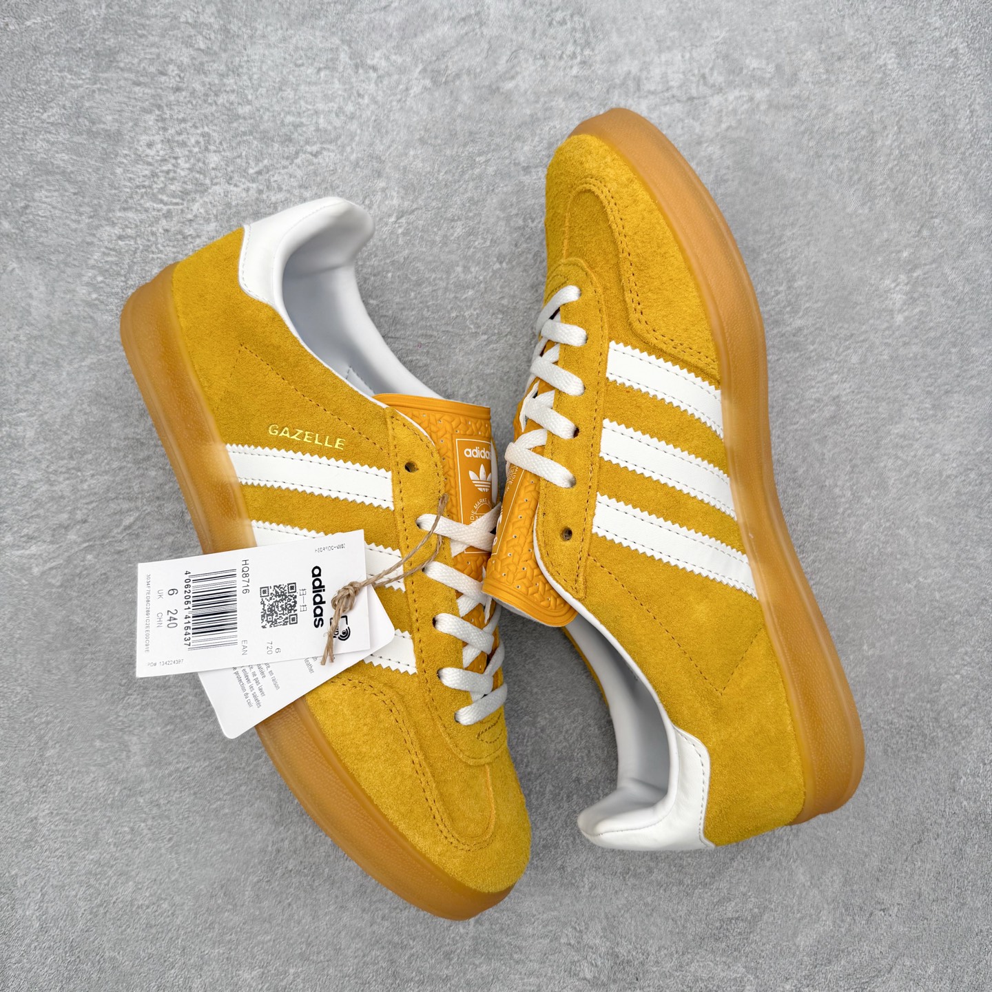 图片[3]-＃HZ AD Original Gazelle Indoor Trainers 瞪羚室内鞋系列低帮复古百搭休闲运动德训风板鞋 HQ8716 口碑大厂出品 全网最全AD系列 品控大底版型不断改良更新 全套原纸板楦头开发 确保原汁原味 完美呈现桑巴版型 长期补货超性价比特供批次 原厂定制长毛翻毛皮组合环保纤维革鞋面材质 内置环保海玻璃鞋垫 外置RB橡胶大底 产品品控稳定性领先行业 原厂全套原楦原纸板冲刀磨具开发 原厂皮料加持 原厂港宝加持定型后跟R度完美 将复古进行到底 简约流畅 三十年不变经典 这款Gazelle运动鞋 无论面料、配色、质感或设计 都只在重现其1991年原款的经典 皮革鞋面 撞色三条纹和鞋跟标的设计 力求呈现90年代的经典复古风潮 Samba火热的同时 也带动了其它的复古鞋型 Gazelle便是其中一只 Gazelle Indoor拥有包边更宽的T字型鞋头 更好的保护运动员的前掌 浓浓的复古氛围感 非常适合现在流行的Cleanfit风格 尺码：36 36⅔ 37⅓ 38 38⅔ 39⅓ 40 40⅔ 41⅓ 42 42⅔ 43⅓ 44 44⅔ 45-选品中心
