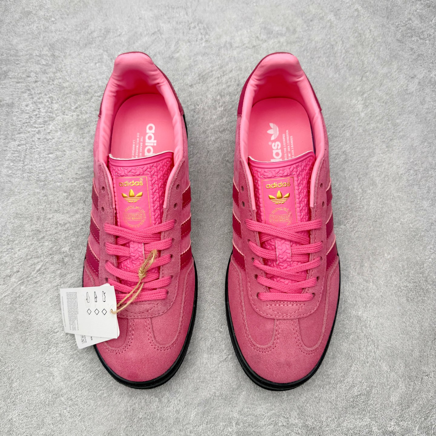 图片[2]-＃HZ AD Original Gazelle Indoor Trainers 瞪羚室内鞋系列低帮复古百搭休闲运动德训风板鞋 JI2585 口碑大厂出品 全网最全AD系列 品控大底版型不断改良更新 全套原纸板楦头开发 确保原汁原味 完美呈现桑巴版型 长期补货超性价比特供批次 原厂定制长毛翻毛皮组合环保纤维革鞋面材质 内置环保海玻璃鞋垫 外置RB橡胶大底 产品品控稳定性领先行业 原厂全套原楦原纸板冲刀磨具开发 原厂皮料加持 原厂港宝加持定型后跟R度完美 将复古进行到底 简约流畅 三十年不变经典 这款Gazelle运动鞋 无论面料、配色、质感或设计 都只在重现其1991年原款的经典 皮革鞋面 撞色三条纹和鞋跟标的设计 力求呈现90年代的经典复古风潮 Samba火热的同时 也带动了其它的复古鞋型 Gazelle便是其中一只 Gazelle Indoor拥有包边更宽的T字型鞋头 更好的保护运动员的前掌 浓浓的复古氛围感 非常适合现在流行的Cleanfit风格 尺码：36 36⅔ 37⅓ 38 38⅔ 39⅓ 40 40⅔ 41⅓ 42 42⅔ 43⅓ 44 44⅔ 45-选品中心