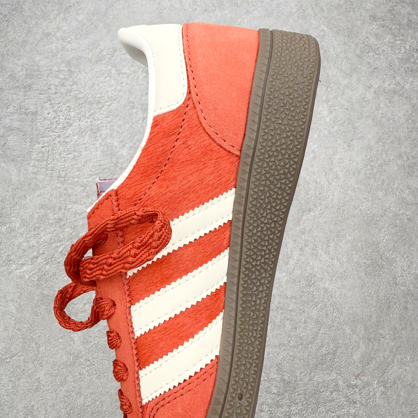 图片[7]-＃HZ AD Originals Handball SPZL 手球运动员系列百搭休闲运动板鞋 KJ6299 口碑大厂出品 全网最全AD系列 品控大底版型不断改良更新 全套原纸板楦头开发 确保原汁原味 完美呈现版型 这款来自阿迪达斯的这款HANDBALL SPZL前身是一双手球运动鞋，这一次拿来复刻，所以鞋面的主要色彩选用了黑色， 鞋面外侧除了Spezial字母之外还有三叶草标志。Handball SPZL作为复古手球训练鞋与作为室内足球鞋的Samba有着异曲同工之处，但是质感更为出众的鞋身以及丰富的配色选择比起Samba来讲可以说是更胜一筹了！尺码：36 36⅔ 37⅓ 38 38⅔ 39⅓ 40 40⅔ 41⅓ 42 42⅔ 43⅓ 44 44⅔ 45-选品中心