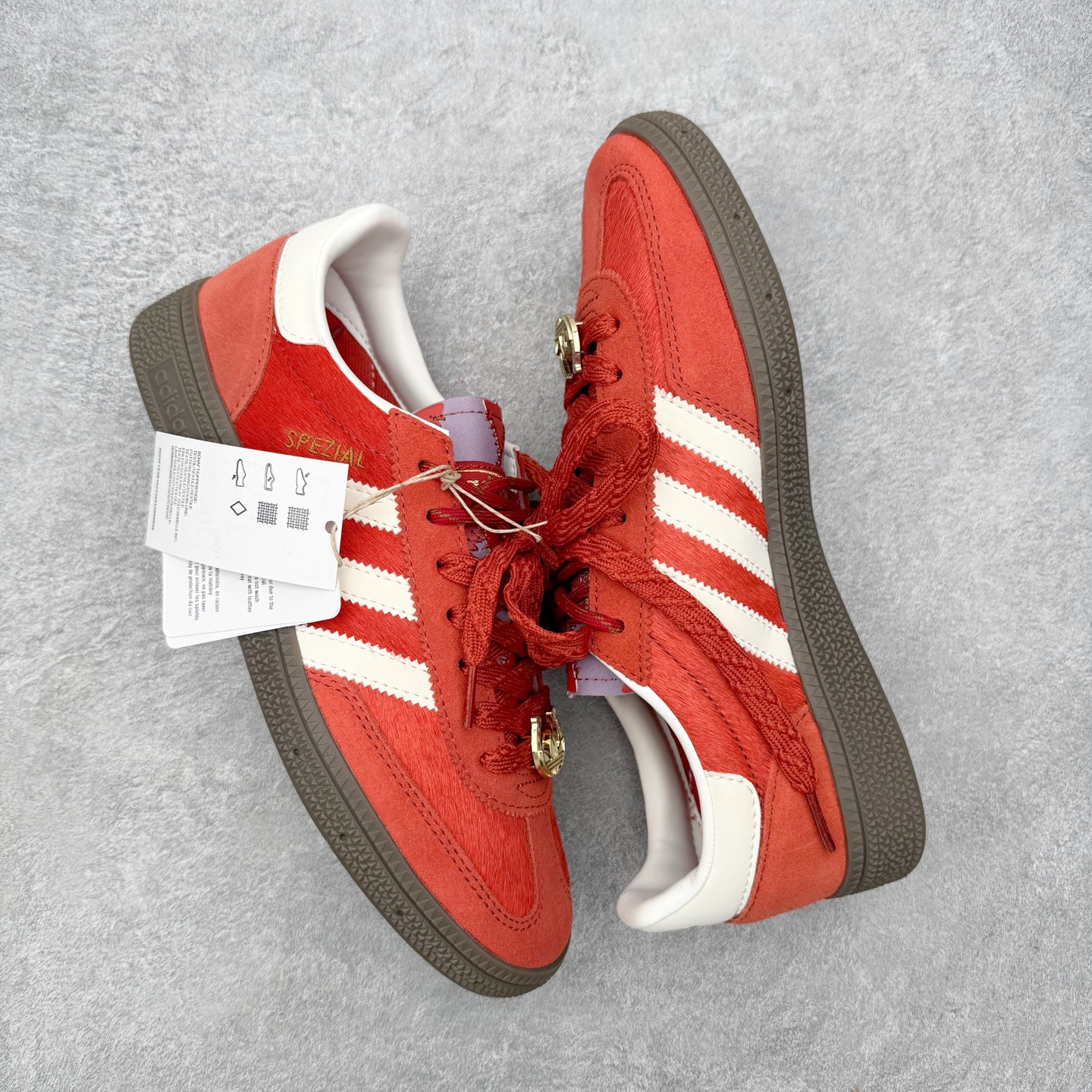 图片[3]-＃HZ AD Originals Handball SPZL 手球运动员系列百搭休闲运动板鞋 KJ6299 口碑大厂出品 全网最全AD系列 品控大底版型不断改良更新 全套原纸板楦头开发 确保原汁原味 完美呈现版型 这款来自阿迪达斯的这款HANDBALL SPZL前身是一双手球运动鞋，这一次拿来复刻，所以鞋面的主要色彩选用了黑色， 鞋面外侧除了Spezial字母之外还有三叶草标志。Handball SPZL作为复古手球训练鞋与作为室内足球鞋的Samba有着异曲同工之处，但是质感更为出众的鞋身以及丰富的配色选择比起Samba来讲可以说是更胜一筹了！尺码：36 36⅔ 37⅓ 38 38⅔ 39⅓ 40 40⅔ 41⅓ 42 42⅔ 43⅓ 44 44⅔ 45-选品中心