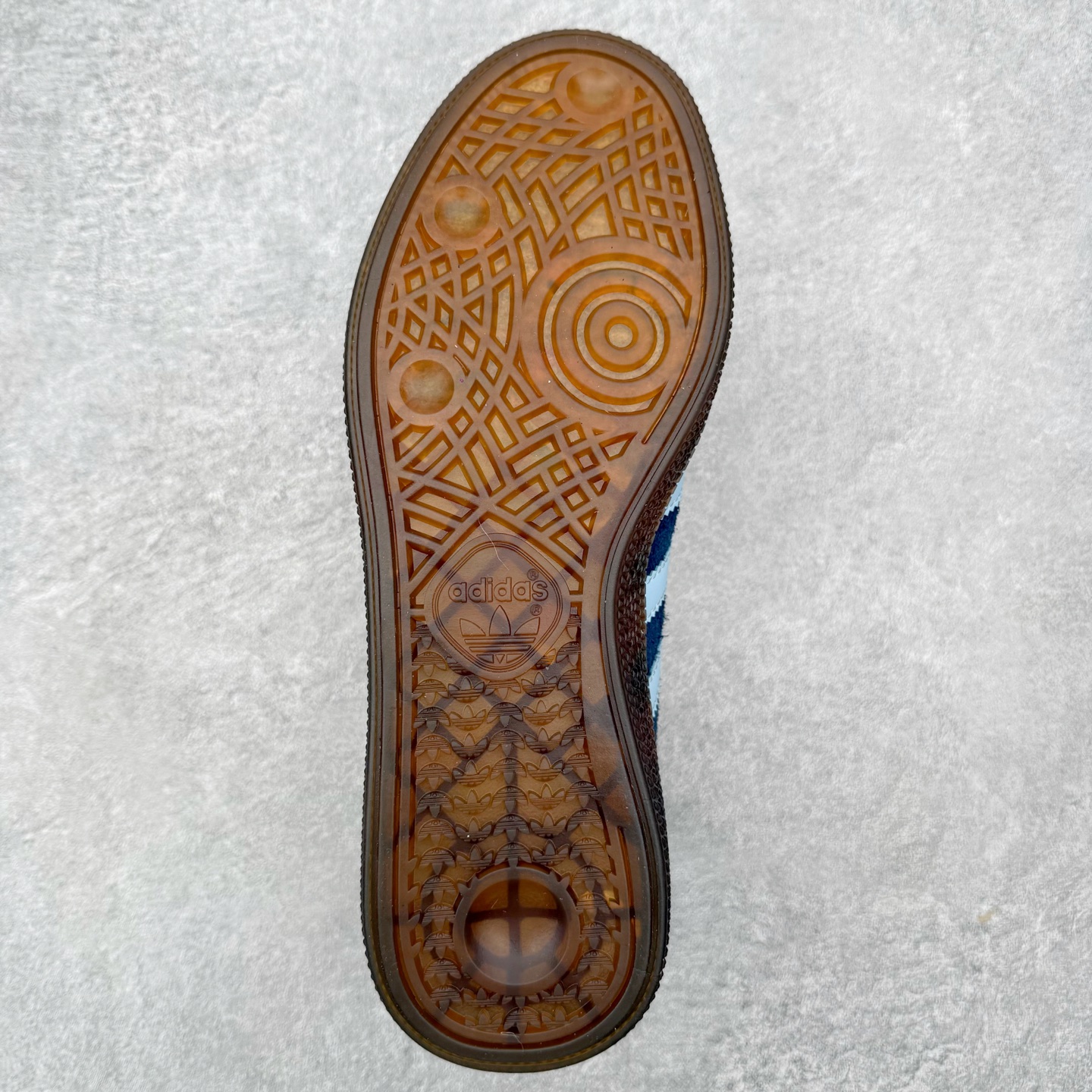 图片[9]-＃HZ AD Originals Handball SPZL 手球运动员系列百搭休闲运动板鞋 BD7633 口碑大厂出品 全网最全AD系列 品控大底版型不断改良更新 全套原纸板楦头开发 确保原汁原味 完美呈现版型 这款来自阿迪达斯的这款HANDBALL SPZL前身是一双手球运动鞋，这一次拿来复刻，所以鞋面的主要色彩选用了黑色， 鞋面外侧除了Spezial字母之外还有三叶草标志。Handball SPZL作为复古手球训练鞋与作为室内足球鞋的Samba有着异曲同工之处，但是质感更为出众的鞋身以及丰富的配色选择比起Samba来讲可以说是更胜一筹了！尺码：36 36⅔ 37⅓ 38 38⅔ 39⅓ 40 40⅔ 41⅓ 42 42⅔ 43⅓ 44 44⅔ 45-选品中心