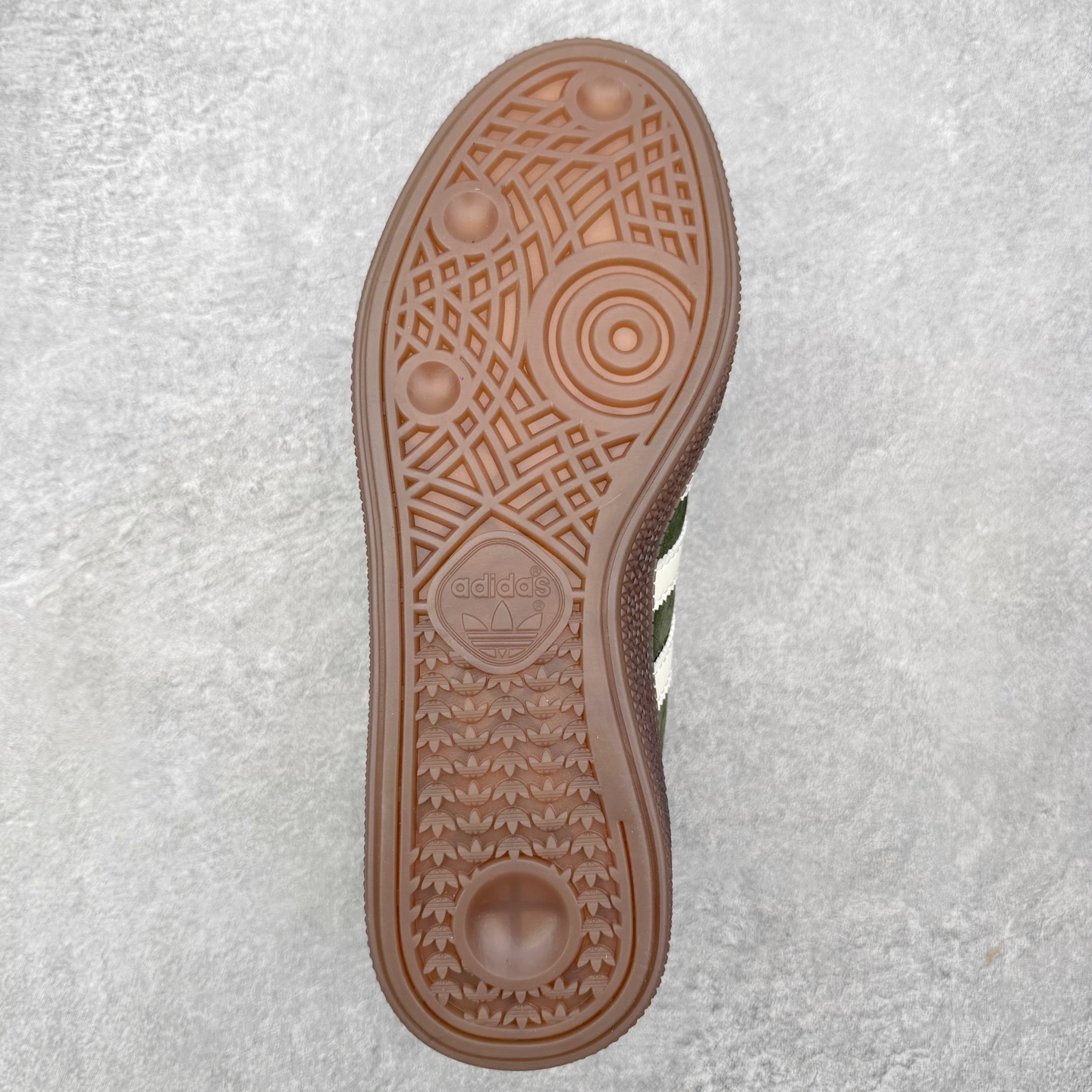图片[9]-＃HZ AD Originals Handball SPZL 手球运动员系列百搭休闲运动板鞋 KI5940 口碑大厂出品 全网最全AD系列 品控大底版型不断改良更新 全套原纸板楦头开发 确保原汁原味 完美呈现版型 这款来自阿迪达斯的这款HANDBALL SPZL前身是一双手球运动鞋，这一次拿来复刻，所以鞋面的主要色彩选用了黑色， 鞋面外侧除了Spezial字母之外还有三叶草标志。Handball SPZL作为复古手球训练鞋与作为室内足球鞋的Samba有着异曲同工之处，但是质感更为出众的鞋身以及丰富的配色选择比起Samba来讲可以说是更胜一筹了！尺码：36 36⅔ 37⅓ 38 38⅔ 39⅓ 40 40⅔ 41⅓ 42 42⅔ 43⅓ 44 44⅔ 45-选品中心