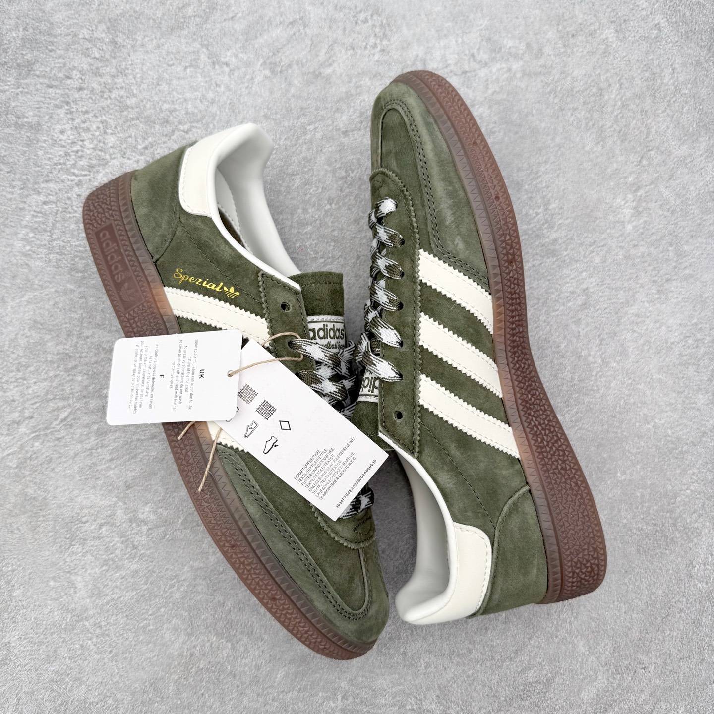 图片[3]-＃HZ AD Originals Handball SPZL 手球运动员系列百搭休闲运动板鞋 KI5940 口碑大厂出品 全网最全AD系列 品控大底版型不断改良更新 全套原纸板楦头开发 确保原汁原味 完美呈现版型 这款来自阿迪达斯的这款HANDBALL SPZL前身是一双手球运动鞋，这一次拿来复刻，所以鞋面的主要色彩选用了黑色， 鞋面外侧除了Spezial字母之外还有三叶草标志。Handball SPZL作为复古手球训练鞋与作为室内足球鞋的Samba有着异曲同工之处，但是质感更为出众的鞋身以及丰富的配色选择比起Samba来讲可以说是更胜一筹了！尺码：36 36⅔ 37⅓ 38 38⅔ 39⅓ 40 40⅔ 41⅓ 42 42⅔ 43⅓ 44 44⅔ 45-选品中心