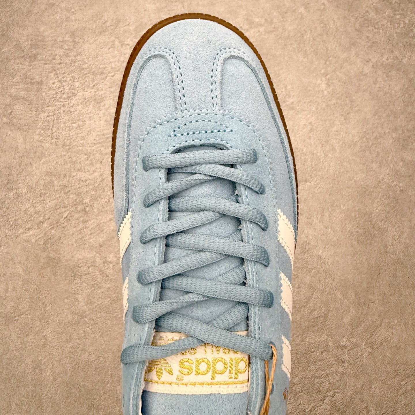 图片[4]-＃HZ AD Originals Handball SPZL 手球运动员系列百搭休闲运动板鞋 BD7632 口碑大厂出品 全网最全AD系列 品控大底版型不断改良更新 全套原纸板楦头开发 确保原汁原味 完美呈现版型 这款来自阿迪达斯的这款HANDBALL SPZL前身是一双手球运动鞋，这一次拿来复刻，所以鞋面的主要色彩选用了黑色， 鞋面外侧除了Spezial字母之外还有三叶草标志。Handball SPZL作为复古手球训练鞋与作为室内足球鞋的Samba有着异曲同工之处，但是质感更为出众的鞋身以及丰富的配色选择比起Samba来讲可以说是更胜一筹了！尺码：36 36⅔ 37⅓ 38 38⅔ 39⅓ 40 40⅔ 41⅓ 42 42⅔ 43⅓ 44 44⅔ 45-选品中心