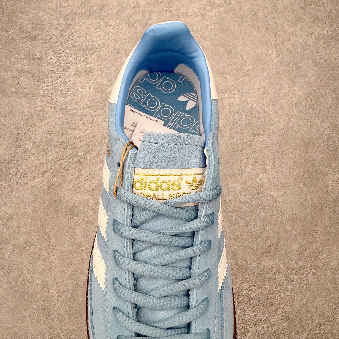 图片[5]-＃HZ AD Originals Handball SPZL 手球运动员系列百搭休闲运动板鞋 BD7632 口碑大厂出品 全网最全AD系列 品控大底版型不断改良更新 全套原纸板楦头开发 确保原汁原味 完美呈现版型 这款来自阿迪达斯的这款HANDBALL SPZL前身是一双手球运动鞋，这一次拿来复刻，所以鞋面的主要色彩选用了黑色， 鞋面外侧除了Spezial字母之外还有三叶草标志。Handball SPZL作为复古手球训练鞋与作为室内足球鞋的Samba有着异曲同工之处，但是质感更为出众的鞋身以及丰富的配色选择比起Samba来讲可以说是更胜一筹了！尺码：36 36⅔ 37⅓ 38 38⅔ 39⅓ 40 40⅔ 41⅓ 42 42⅔ 43⅓ 44 44⅔ 45-选品中心