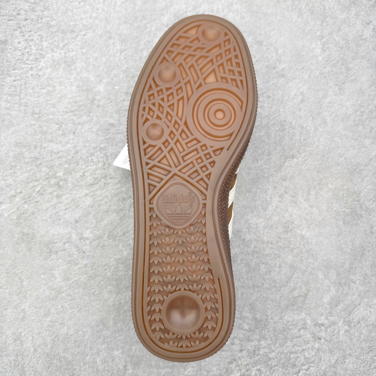 图片[9]-＃HZ AD Originals Handball SPZL 手球运动员系列百搭休闲运动板鞋 KI5938 口碑大厂出品 全网最全AD系列 品控大底版型不断改良更新 全套原纸板楦头开发 确保原汁原味 完美呈现版型 这款来自阿迪达斯的这款HANDBALL SPZL前身是一双手球运动鞋，这一次拿来复刻，所以鞋面的主要色彩选用了黑色， 鞋面外侧除了Spezial字母之外还有三叶草标志。Handball SPZL作为复古手球训练鞋与作为室内足球鞋的Samba有着异曲同工之处，但是质感更为出众的鞋身以及丰富的配色选择比起Samba来讲可以说是更胜一筹了！尺码：36 36⅔ 37⅓ 38 38⅔ 39⅓ 40 40⅔ 41⅓ 42 42⅔ 43⅓ 44 44⅔ 45-选品中心