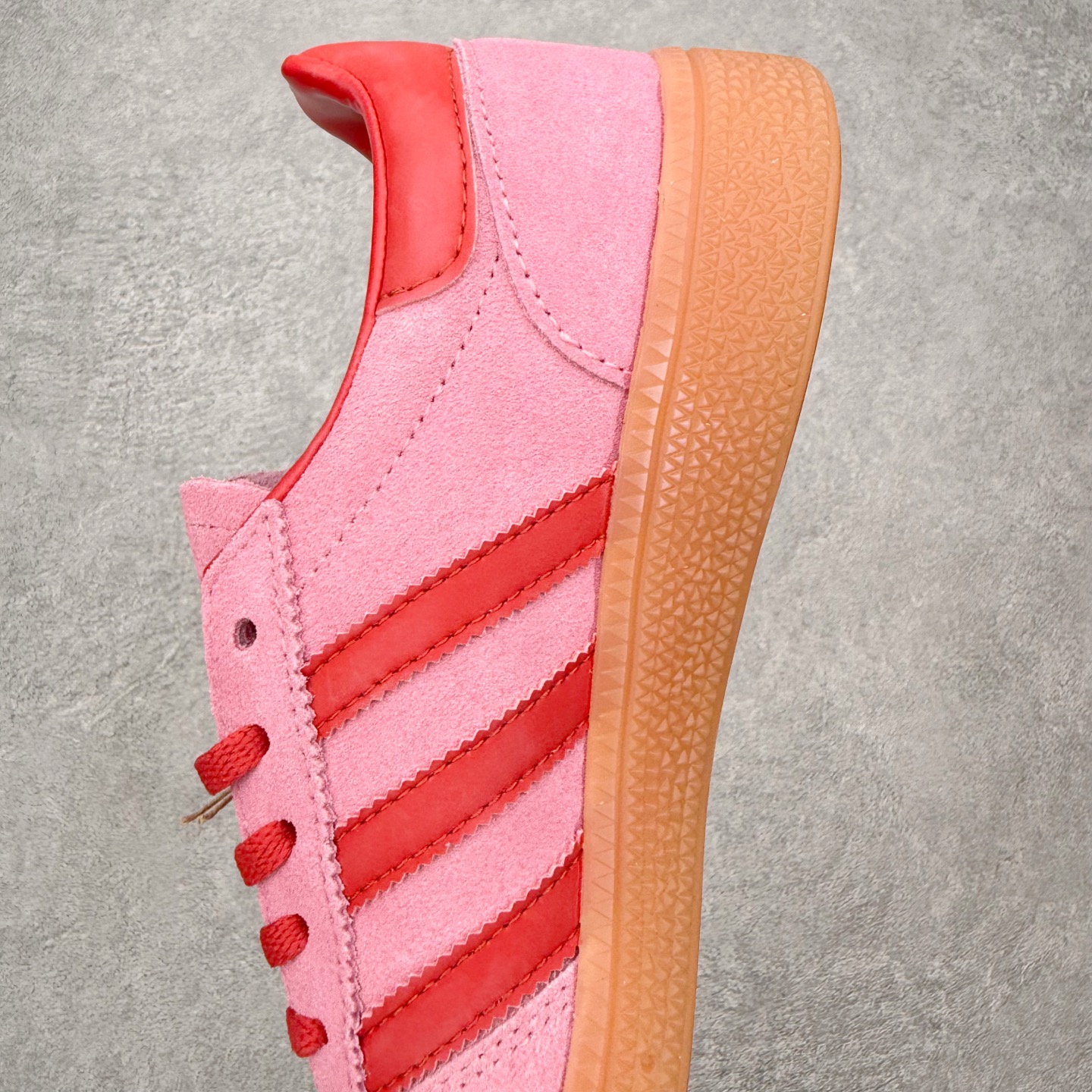 图片[7]-＃HZ AD Originals Handball SPZL 手球运动员系列百搭休闲运动板鞋 JR5006 口碑大厂出品 全网最全AD系列 品控大底版型不断改良更新 全套原纸板楦头开发 确保原汁原味 完美呈现版型 这款来自阿迪达斯的这款HANDBALL SPZL前身是一双手球运动鞋，这一次拿来复刻，所以鞋面的主要色彩选用了黑色， 鞋面外侧除了Spezial字母之外还有三叶草标志。Handball SPZL作为复古手球训练鞋与作为室内足球鞋的Samba有着异曲同工之处，但是质感更为出众的鞋身以及丰富的配色选择比起Samba来讲可以说是更胜一筹了！尺码：36 36⅔ 37⅓ 38 38⅔ 39⅓ 40 40⅔ 41⅓ 42 42⅔ 43⅓ 44 44⅔ 45-选品中心