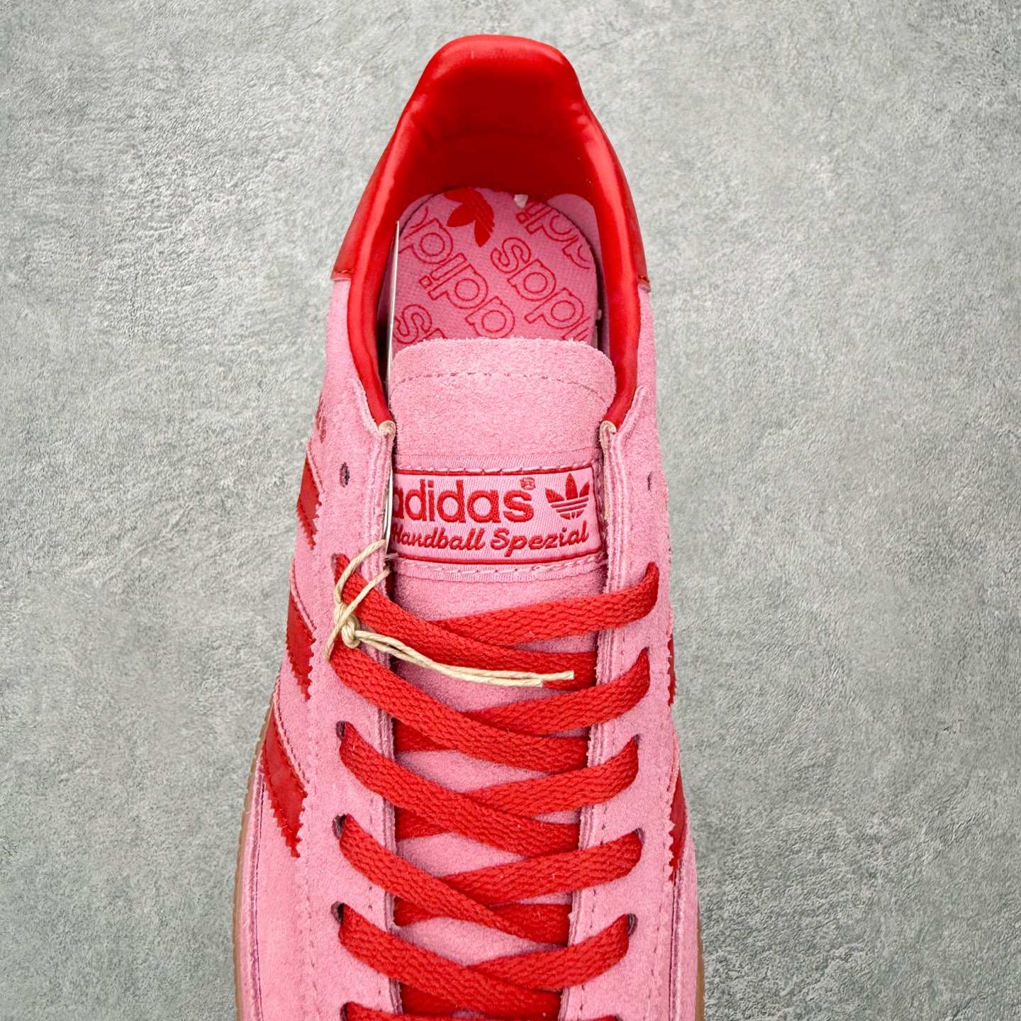 图片[5]-＃HZ AD Originals Handball SPZL 手球运动员系列百搭休闲运动板鞋 JR5006 口碑大厂出品 全网最全AD系列 品控大底版型不断改良更新 全套原纸板楦头开发 确保原汁原味 完美呈现版型 这款来自阿迪达斯的这款HANDBALL SPZL前身是一双手球运动鞋，这一次拿来复刻，所以鞋面的主要色彩选用了黑色， 鞋面外侧除了Spezial字母之外还有三叶草标志。Handball SPZL作为复古手球训练鞋与作为室内足球鞋的Samba有着异曲同工之处，但是质感更为出众的鞋身以及丰富的配色选择比起Samba来讲可以说是更胜一筹了！尺码：36 36⅔ 37⅓ 38 38⅔ 39⅓ 40 40⅔ 41⅓ 42 42⅔ 43⅓ 44 44⅔ 45-选品中心