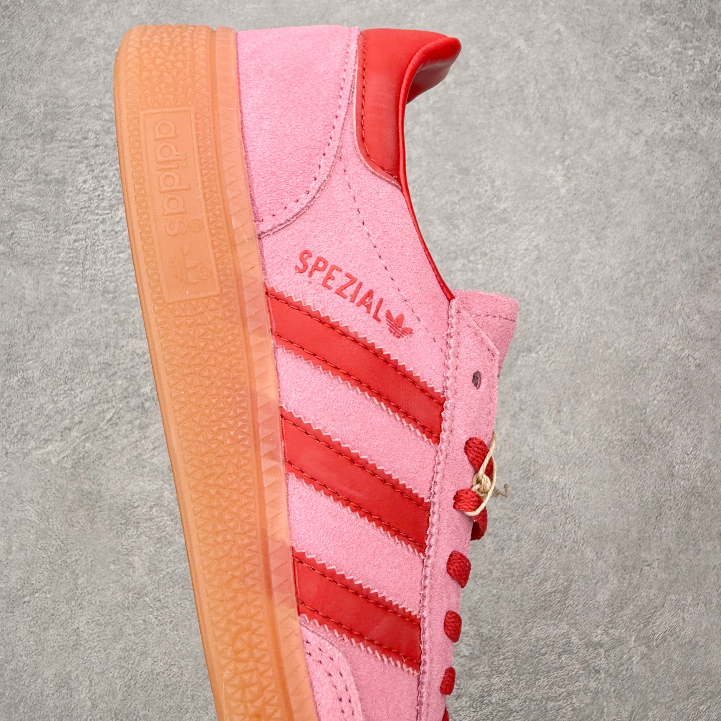 图片[6]-＃HZ AD Originals Handball SPZL 手球运动员系列百搭休闲运动板鞋 JR5006 口碑大厂出品 全网最全AD系列 品控大底版型不断改良更新 全套原纸板楦头开发 确保原汁原味 完美呈现版型 这款来自阿迪达斯的这款HANDBALL SPZL前身是一双手球运动鞋，这一次拿来复刻，所以鞋面的主要色彩选用了黑色， 鞋面外侧除了Spezial字母之外还有三叶草标志。Handball SPZL作为复古手球训练鞋与作为室内足球鞋的Samba有着异曲同工之处，但是质感更为出众的鞋身以及丰富的配色选择比起Samba来讲可以说是更胜一筹了！尺码：36 36⅔ 37⅓ 38 38⅔ 39⅓ 40 40⅔ 41⅓ 42 42⅔ 43⅓ 44 44⅔ 45-选品中心