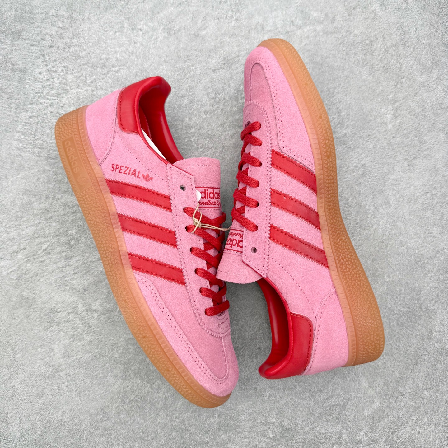图片[3]-＃HZ AD Originals Handball SPZL 手球运动员系列百搭休闲运动板鞋 JR5006 口碑大厂出品 全网最全AD系列 品控大底版型不断改良更新 全套原纸板楦头开发 确保原汁原味 完美呈现版型 这款来自阿迪达斯的这款HANDBALL SPZL前身是一双手球运动鞋，这一次拿来复刻，所以鞋面的主要色彩选用了黑色， 鞋面外侧除了Spezial字母之外还有三叶草标志。Handball SPZL作为复古手球训练鞋与作为室内足球鞋的Samba有着异曲同工之处，但是质感更为出众的鞋身以及丰富的配色选择比起Samba来讲可以说是更胜一筹了！尺码：36 36⅔ 37⅓ 38 38⅔ 39⅓ 40 40⅔ 41⅓ 42 42⅔ 43⅓ 44 44⅔ 45-选品中心