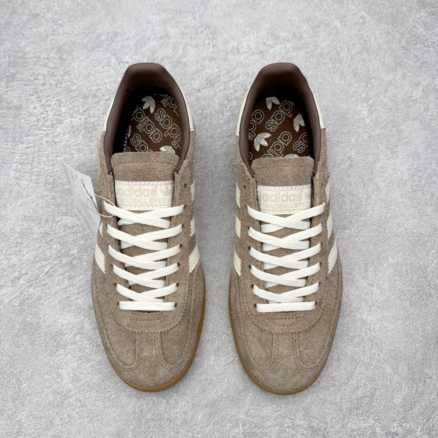图片[2]-＃HZ AD Originals Handball SPZL 手球运动员系列百搭休闲运动板鞋 IF6490 口碑大厂出品 全网最全AD系列 品控大底版型不断改良更新 全套原纸板楦头开发 确保原汁原味 完美呈现版型 这款来自阿迪达斯的这款HANDBALL SPZL前身是一双手球运动鞋，这一次拿来复刻，所以鞋面的主要色彩选用了黑色， 鞋面外侧除了Spezial字母之外还有三叶草标志。Handball SPZL作为复古手球训练鞋与作为室内足球鞋的Samba有着异曲同工之处，但是质感更为出众的鞋身以及丰富的配色选择比起Samba来讲可以说是更胜一筹了！尺码：36 36⅔ 37⅓ 38 38⅔ 39⅓ 40 40⅔ 41⅓ 42 42⅔ 43⅓ 44 44⅔ 45-选品中心