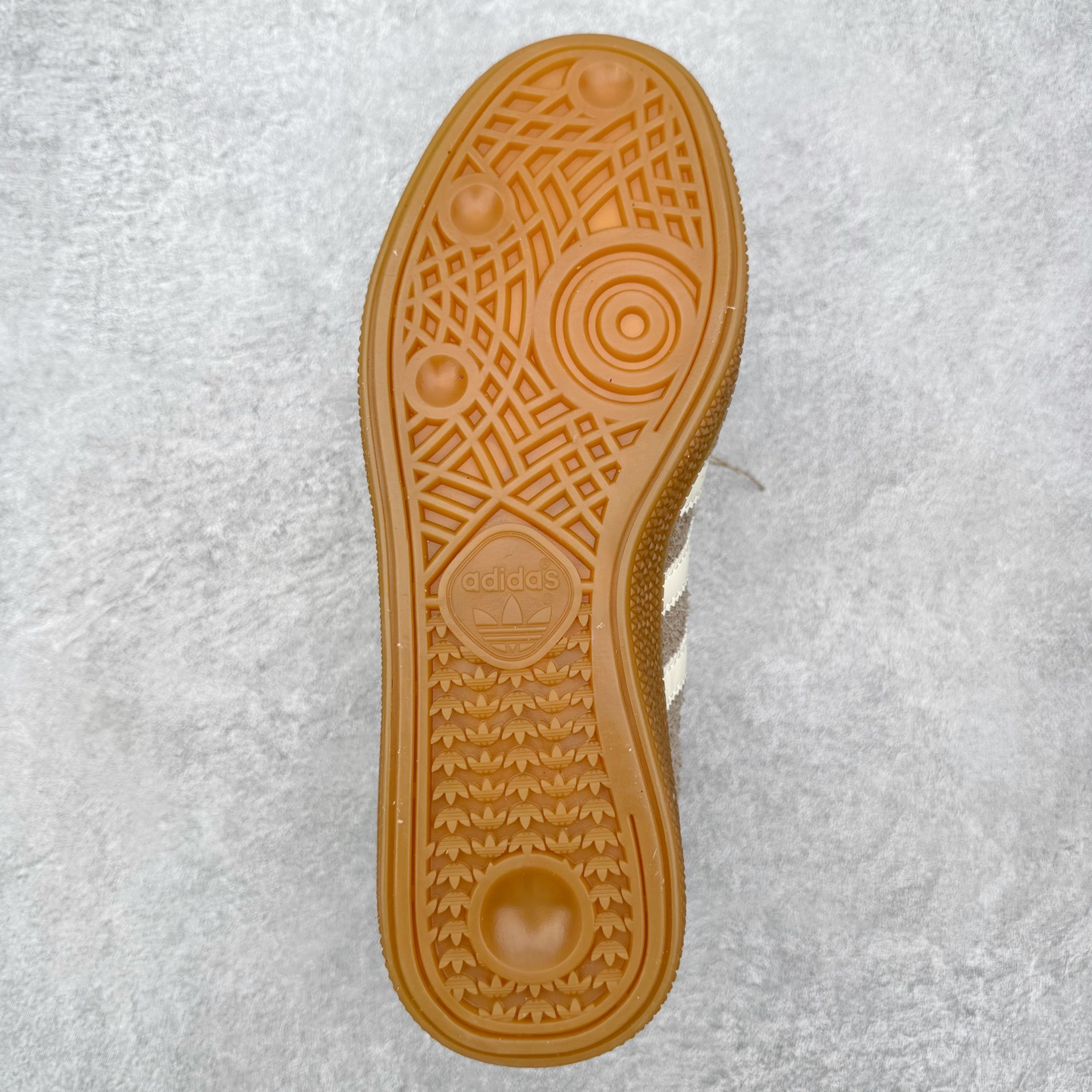 图片[9]-＃HZ AD Originals Handball SPZL 手球运动员系列百搭休闲运动板鞋 IF6490 口碑大厂出品 全网最全AD系列 品控大底版型不断改良更新 全套原纸板楦头开发 确保原汁原味 完美呈现版型 这款来自阿迪达斯的这款HANDBALL SPZL前身是一双手球运动鞋，这一次拿来复刻，所以鞋面的主要色彩选用了黑色， 鞋面外侧除了Spezial字母之外还有三叶草标志。Handball SPZL作为复古手球训练鞋与作为室内足球鞋的Samba有着异曲同工之处，但是质感更为出众的鞋身以及丰富的配色选择比起Samba来讲可以说是更胜一筹了！尺码：36 36⅔ 37⅓ 38 38⅔ 39⅓ 40 40⅔ 41⅓ 42 42⅔ 43⅓ 44 44⅔ 45-选品中心