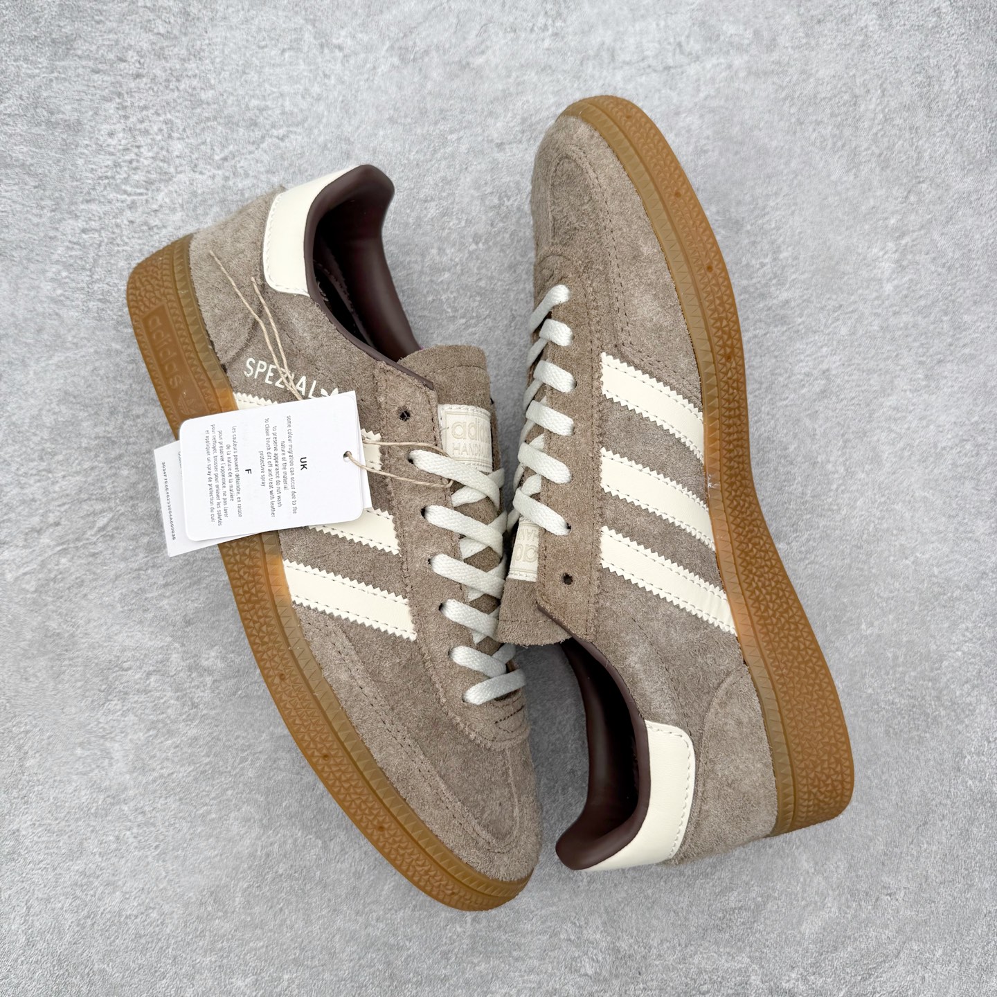 图片[3]-＃HZ AD Originals Handball SPZL 手球运动员系列百搭休闲运动板鞋 IF6490 口碑大厂出品 全网最全AD系列 品控大底版型不断改良更新 全套原纸板楦头开发 确保原汁原味 完美呈现版型 这款来自阿迪达斯的这款HANDBALL SPZL前身是一双手球运动鞋，这一次拿来复刻，所以鞋面的主要色彩选用了黑色， 鞋面外侧除了Spezial字母之外还有三叶草标志。Handball SPZL作为复古手球训练鞋与作为室内足球鞋的Samba有着异曲同工之处，但是质感更为出众的鞋身以及丰富的配色选择比起Samba来讲可以说是更胜一筹了！尺码：36 36⅔ 37⅓ 38 38⅔ 39⅓ 40 40⅔ 41⅓ 42 42⅔ 43⅓ 44 44⅔ 45-选品中心