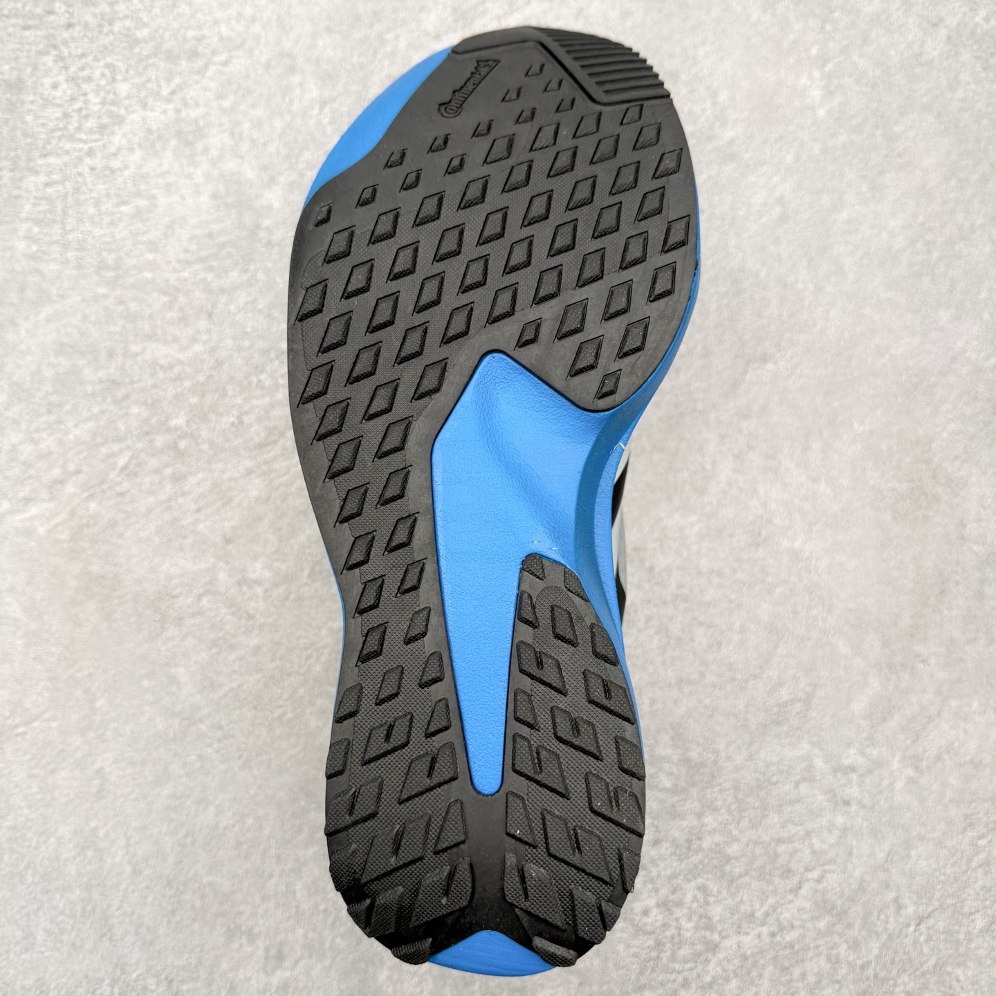 图片[9]-AD Adizero EVO SL ATR M 马拉松竞速专业跑鞋 CELERMESH针织网面非常轻薄 纤维间的缝隙很大 可以保证跑步时的透气、排汗效果 鞋舌直接与两侧的内衬和鞋底连接在一起 在跑步过程中不会被鞋舌的左右移动所困扰 在标准鞋带孔的基础上再拓宽一组鞋带孔 适合不同脚型的需求 突破性 EnergyRods 技术，有助于跑者实现更好的成绩 中底独特的LIGHTSTRIKE PRO泡棉材质 微弹感觉在跑步过程中给予了良好的支撑体验 对于顶级精英和高水平进阶跑者来说 ADIOS PRO是一双值得信赖的竞速比赛用鞋 尺码：36 36.5 37.5 38 38.5 39 40 40.5 41 42 42.5 43 44 44.5 45-选品中心