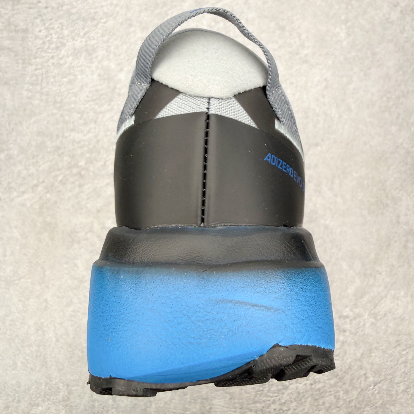 图片[8]-AD Adizero EVO SL ATR M 马拉松竞速专业跑鞋 CELERMESH针织网面非常轻薄 纤维间的缝隙很大 可以保证跑步时的透气、排汗效果 鞋舌直接与两侧的内衬和鞋底连接在一起 在跑步过程中不会被鞋舌的左右移动所困扰 在标准鞋带孔的基础上再拓宽一组鞋带孔 适合不同脚型的需求 突破性 EnergyRods 技术，有助于跑者实现更好的成绩 中底独特的LIGHTSTRIKE PRO泡棉材质 微弹感觉在跑步过程中给予了良好的支撑体验 对于顶级精英和高水平进阶跑者来说 ADIOS PRO是一双值得信赖的竞速比赛用鞋 尺码：36 36.5 37.5 38 38.5 39 40 40.5 41 42 42.5 43 44 44.5 45-选品中心