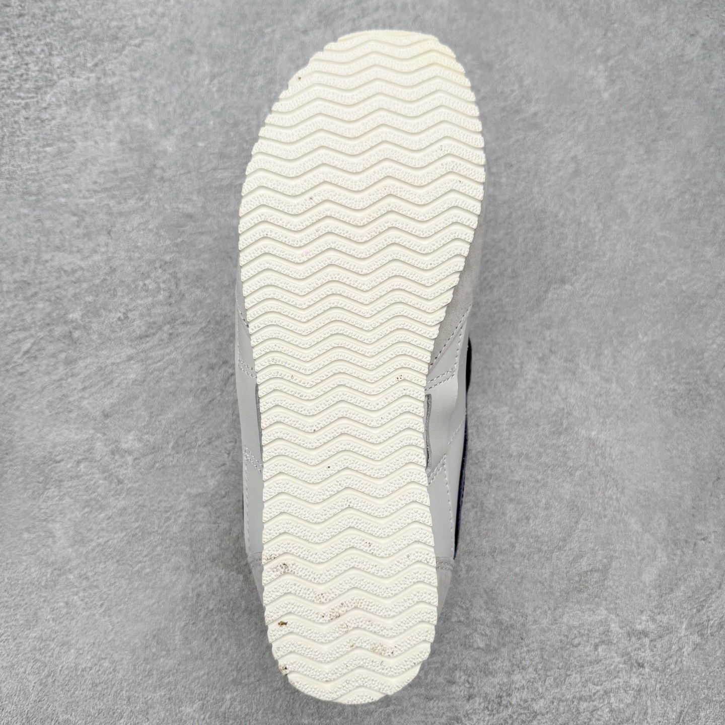 图片[9]-Vans OTW® Super Lowpro Trainer ⚫️⚪️最新复古薄底德训鞋系列 Vans 旗下OTW®推出Super Lowpro Trainer新鞋型，本次共有黑白两款经典配色，鞋身以光滑皮革和绒面革拼接为主，配有Vans标志性的“棋盘格”元素鞋带加以点缀，鞋底则以当下势头正猛的薄款橡胶大底重新演绎。 货号：VN000EC1BTE 尺码：35 36 36.5 37 38 38.5 39 40 41 42.5 43 44-选品中心