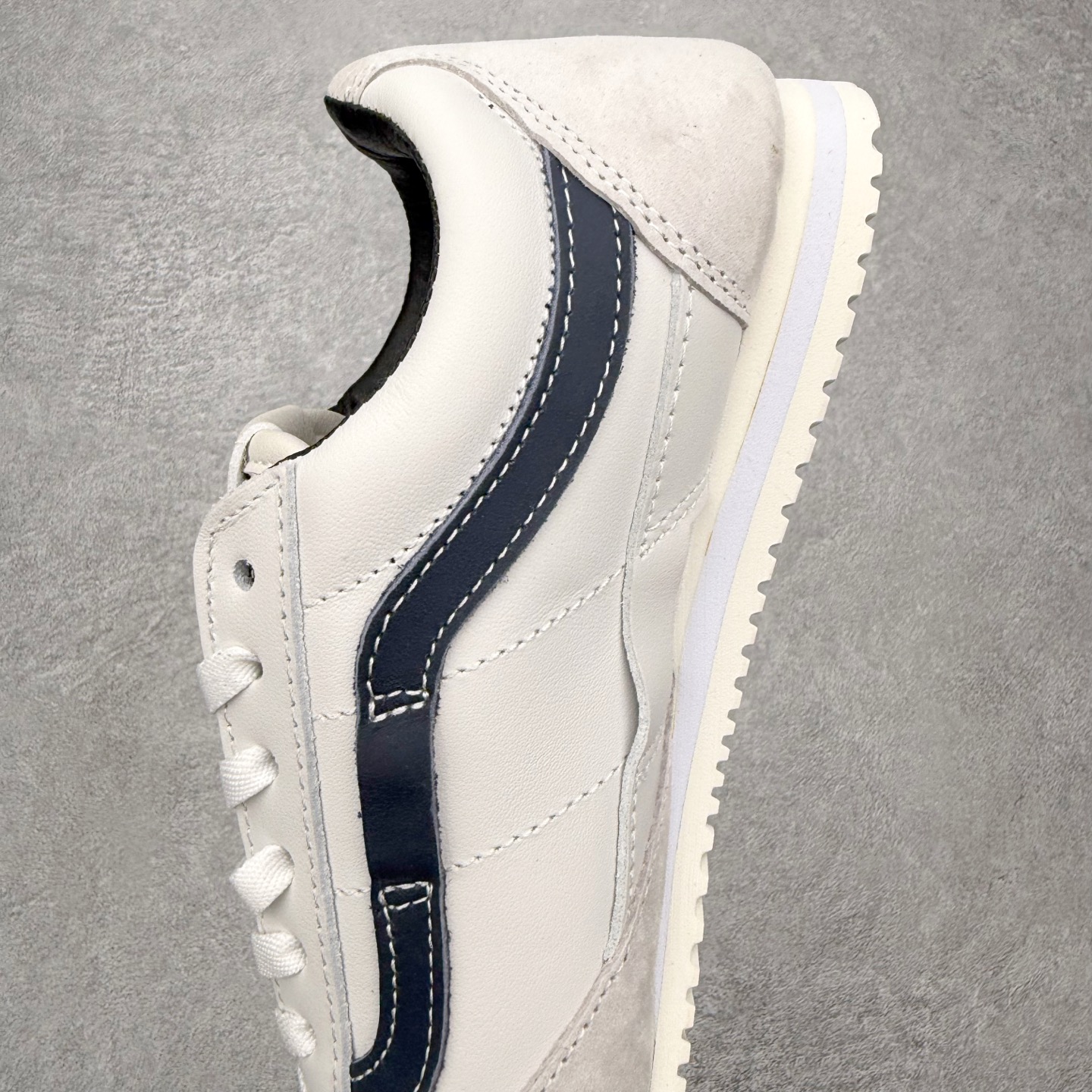 图片[7]-Vans OTW® Super Lowpro Trainer ⚫️⚪️最新复古薄底德训鞋系列 Vans 旗下OTW®推出Super Lowpro Trainer新鞋型，本次共有黑白两款经典配色，鞋身以光滑皮革和绒面革拼接为主，配有Vans标志性的“棋盘格”元素鞋带加以点缀，鞋底则以当下势头正猛的薄款橡胶大底重新演绎。 货号：VN000EC1BTE 尺码：35 36 36.5 37 38 38.5 39 40 41 42.5 43 44-选品中心