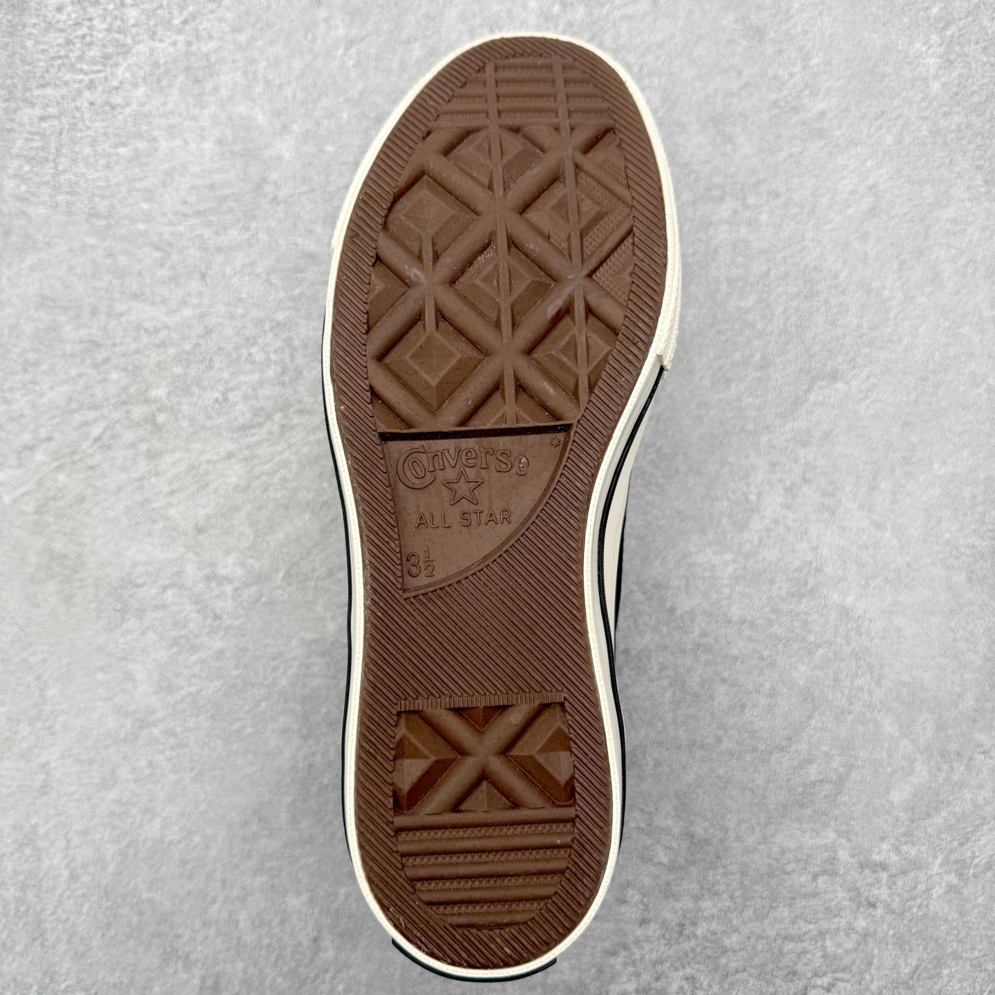 图片[9]-Converse Chuck 1970s 补丁 匡威经典黑色点缀刺绣拼接灯芯绒补丁设计 展现复古街头风格 个性十足 简约不简单 尺码：35 36 36.5 37 37.5 38 39 39.5 40 41 41.5 42 42.5 43 44-选品中心