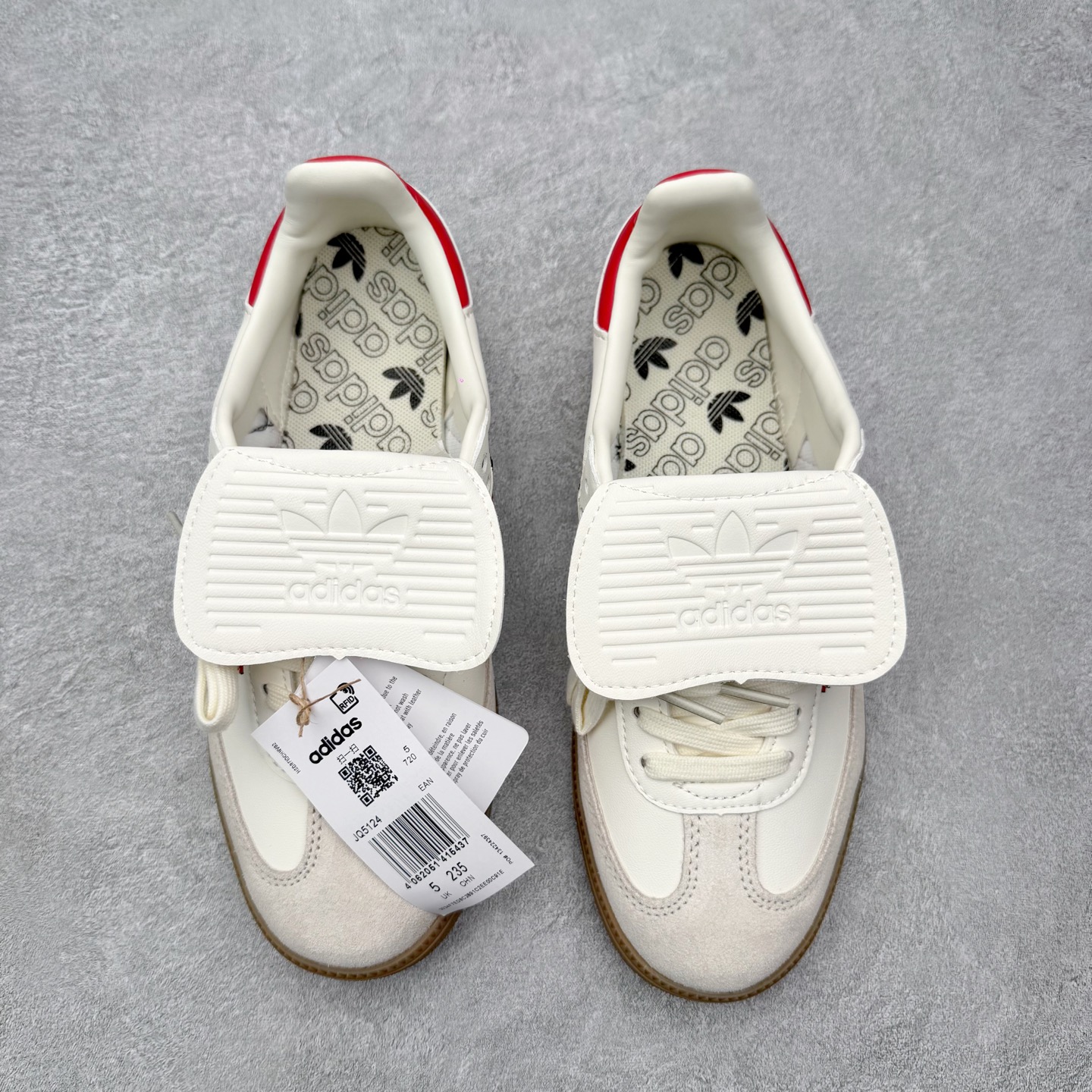 图片[2]-＃HZ AD Original Samba OG 桑巴复古经典轻便板鞋 JQ5124 口碑大厂出品 全网最全AD系列 品控大底版型不断改良更新 全套原纸板楦头开发 确保原汁原味 完美呈现桑巴版型 一比一鞋头弧度高度鞋身弧度 此版本只针对中端市场 皮料材质有所更替 其他数据细节工艺流程均保持一致 绝不口嗨 细节品控鞋型随意对比 正确烫金高频细节 原装纳米超迁皮料 独家私模橡胶大底 原盒原配 这款桑巴鞋展示了高质量的工艺 带有装饰的超锁缝制和无缝的手感 柔软、柔软的皮革造型和标志性的3条纹完成了精致的外观 正规合身鞋带 鞋面上有绒面鞋垫 橡胶鞋底 享受正畸套筒软感 自50年代首次亮相以来就一直在赢得粉丝的青睐 尺码：36 36.5 37.5 38 38.5 39 40 40.5 41 42 42.5 43 44 44.5 45-选品中心