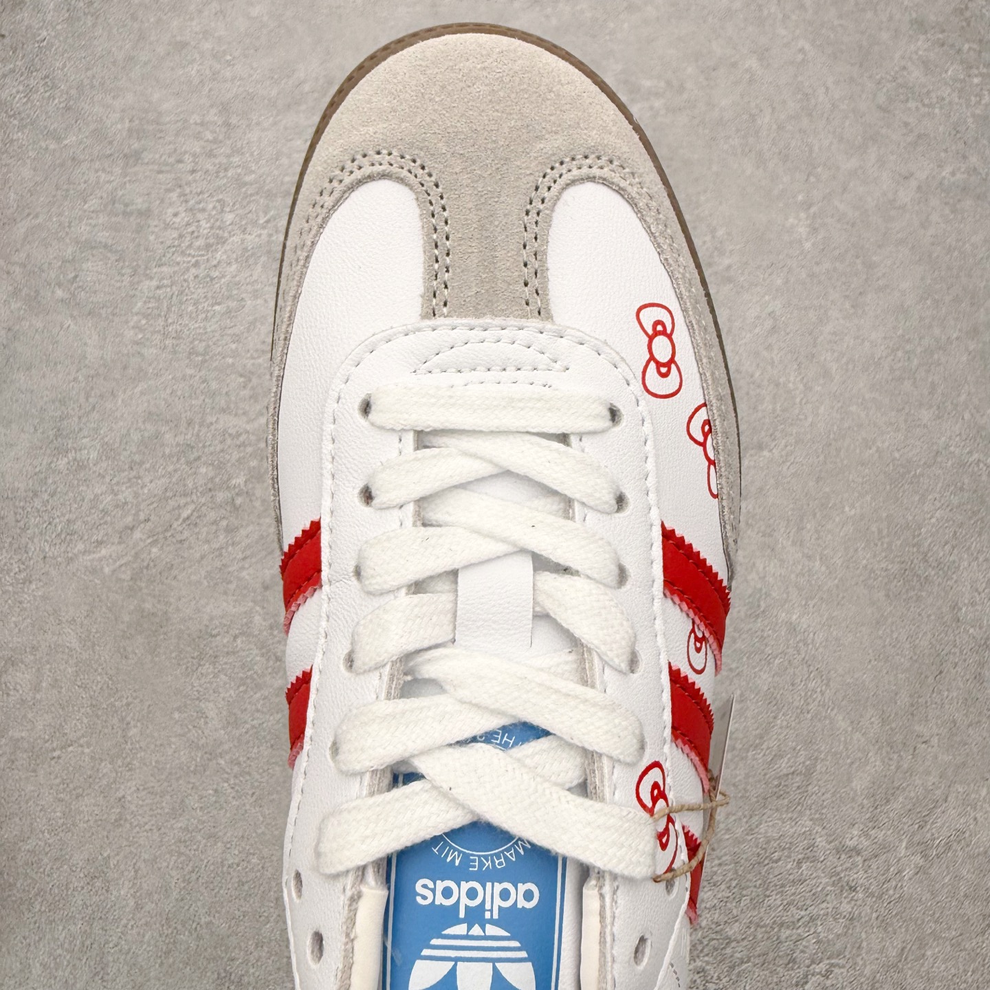 图片[4]-＃HZ AD Original Samba OG 桑巴复古经典轻便板鞋 B75806 口碑大厂出品 全网最全AD系列 品控大底版型不断改良更新 全套原纸板楦头开发 确保原汁原味 完美呈现桑巴版型 一比一鞋头弧度高度鞋身弧度 此版本只针对中端市场 皮料材质有所更替 其他数据细节工艺流程均保持一致 绝不口嗨 细节品控鞋型随意对比 正确烫金高频细节 原装纳米超迁皮料 独家私模橡胶大底 原盒原配 这款桑巴鞋展示了高质量的工艺 带有装饰的超锁缝制和无缝的手感 柔软、柔软的皮革造型和标志性的3条纹完成了精致的外观 正规合身鞋带 鞋面上有绒面鞋垫 橡胶鞋底 享受正畸套筒软感 自50年代首次亮相以来就一直在赢得粉丝的青睐 尺码：36 36.5 37.5 38 38.5 39 40 40.5 41 42 42.5 43 44 44.5 45-选品中心