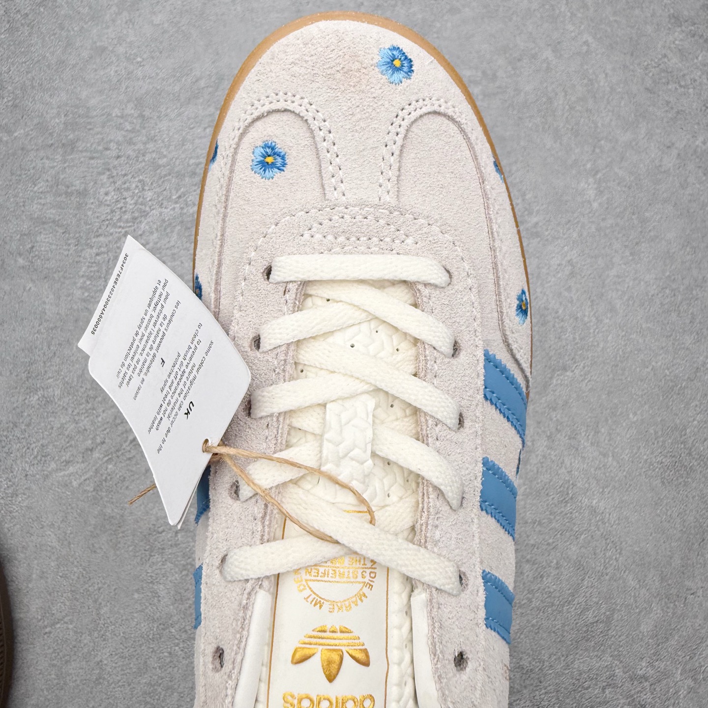 图片[4]-＃HZ AD Original Gazelle Indoor Trainers 瞪羚室内鞋系列低帮复古百搭休闲运动德训风板鞋 IF4491 口碑大厂出品 全网最全AD系列 品控大底版型不断改良更新 全套原纸板楦头开发 确保原汁原味 完美呈现桑巴版型 长期补货超性价比特供批次 原厂定制长毛翻毛皮组合环保纤维革鞋面材质 内置环保海玻璃鞋垫 外置RB橡胶大底 产品品控稳定性领先行业 原厂全套原楦原纸板冲刀磨具开发 原厂皮料加持 原厂港宝加持定型后跟R度完美 将复古进行到底 简约流畅 三十年不变经典 这款Gazelle运动鞋 无论面料、配色、质感或设计 都只在重现其1991年原款的经典 皮革鞋面 撞色三条纹和鞋跟标的设计 力求呈现90年代的经典复古风潮 Samba火热的同时 也带动了其它的复古鞋型 Gazelle便是其中一只 Gazelle Indoor拥有包边更宽的T字型鞋头 更好的保护运动员的前掌 浓浓的复古氛围感 非常适合现在流行的Cleanfit风格 尺码：36 36⅔ 37⅓ 38 38⅔ 39⅓ 40 40⅔ 41⅓ 42 42⅔ 43⅓ 44 44⅔ 45-选品中心