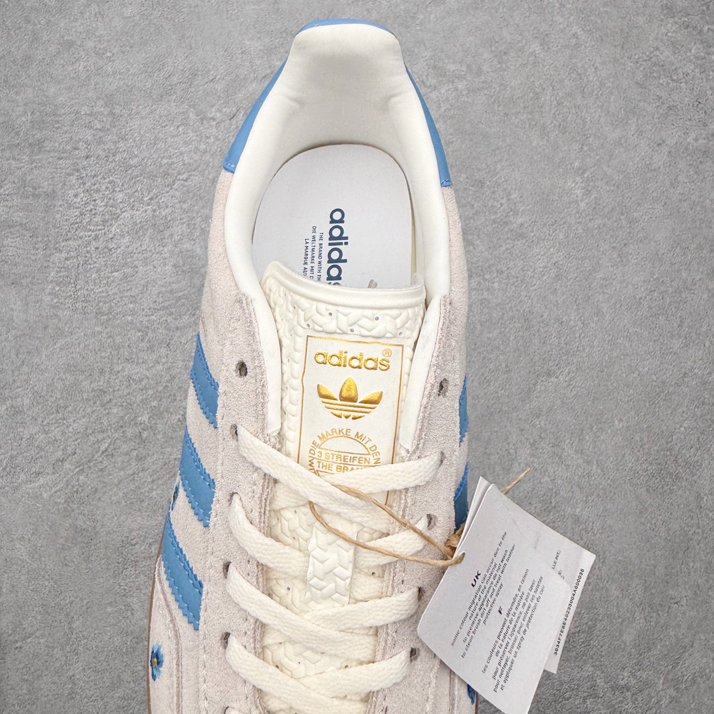 图片[5]-＃HZ AD Original Gazelle Indoor Trainers 瞪羚室内鞋系列低帮复古百搭休闲运动德训风板鞋 IF4491 口碑大厂出品 全网最全AD系列 品控大底版型不断改良更新 全套原纸板楦头开发 确保原汁原味 完美呈现桑巴版型 长期补货超性价比特供批次 原厂定制长毛翻毛皮组合环保纤维革鞋面材质 内置环保海玻璃鞋垫 外置RB橡胶大底 产品品控稳定性领先行业 原厂全套原楦原纸板冲刀磨具开发 原厂皮料加持 原厂港宝加持定型后跟R度完美 将复古进行到底 简约流畅 三十年不变经典 这款Gazelle运动鞋 无论面料、配色、质感或设计 都只在重现其1991年原款的经典 皮革鞋面 撞色三条纹和鞋跟标的设计 力求呈现90年代的经典复古风潮 Samba火热的同时 也带动了其它的复古鞋型 Gazelle便是其中一只 Gazelle Indoor拥有包边更宽的T字型鞋头 更好的保护运动员的前掌 浓浓的复古氛围感 非常适合现在流行的Cleanfit风格 尺码：36 36⅔ 37⅓ 38 38⅔ 39⅓ 40 40⅔ 41⅓ 42 42⅔ 43⅓ 44 44⅔ 45-选品中心