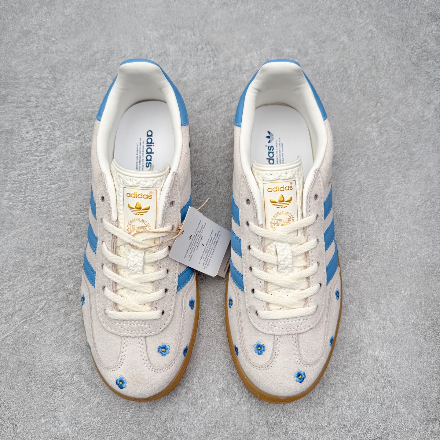 图片[2]-＃HZ AD Original Gazelle Indoor Trainers 瞪羚室内鞋系列低帮复古百搭休闲运动德训风板鞋 IF4491 口碑大厂出品 全网最全AD系列 品控大底版型不断改良更新 全套原纸板楦头开发 确保原汁原味 完美呈现桑巴版型 长期补货超性价比特供批次 原厂定制长毛翻毛皮组合环保纤维革鞋面材质 内置环保海玻璃鞋垫 外置RB橡胶大底 产品品控稳定性领先行业 原厂全套原楦原纸板冲刀磨具开发 原厂皮料加持 原厂港宝加持定型后跟R度完美 将复古进行到底 简约流畅 三十年不变经典 这款Gazelle运动鞋 无论面料、配色、质感或设计 都只在重现其1991年原款的经典 皮革鞋面 撞色三条纹和鞋跟标的设计 力求呈现90年代的经典复古风潮 Samba火热的同时 也带动了其它的复古鞋型 Gazelle便是其中一只 Gazelle Indoor拥有包边更宽的T字型鞋头 更好的保护运动员的前掌 浓浓的复古氛围感 非常适合现在流行的Cleanfit风格 尺码：36 36⅔ 37⅓ 38 38⅔ 39⅓ 40 40⅔ 41⅓ 42 42⅔ 43⅓ 44 44⅔ 45-选品中心