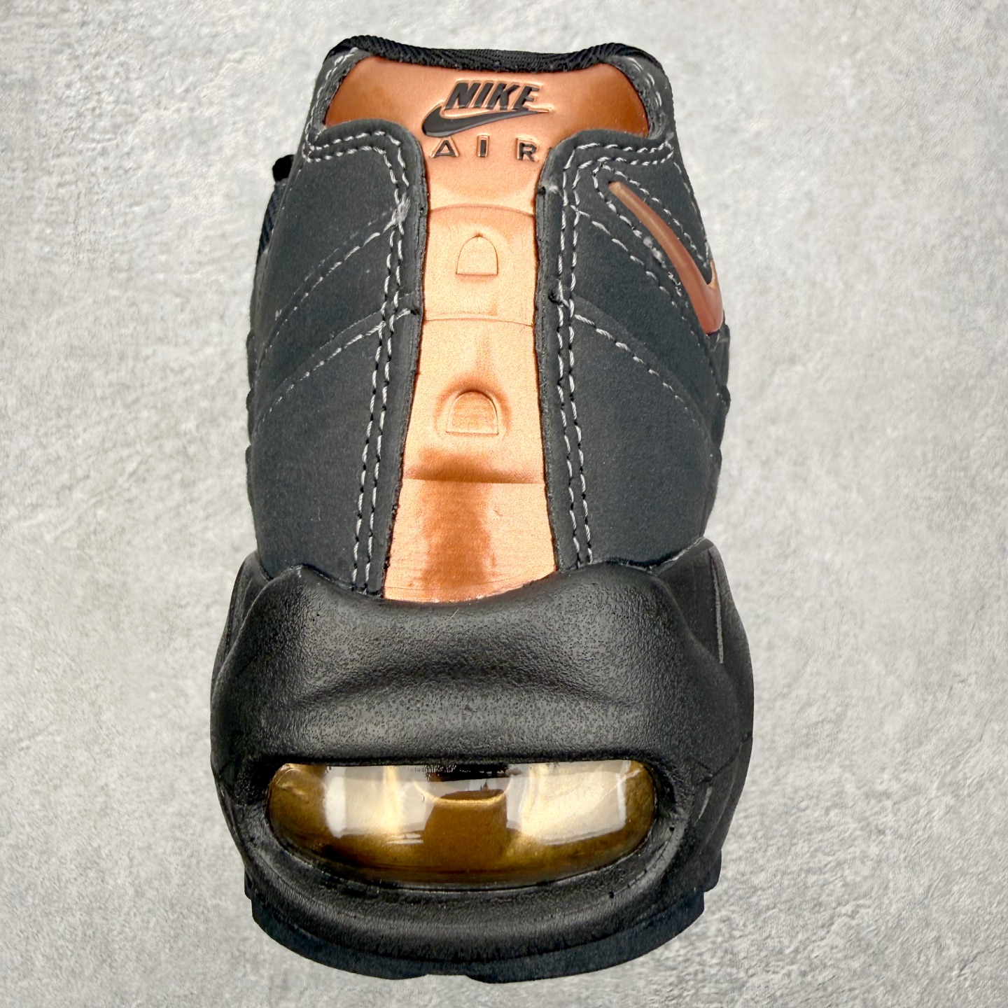 图片[8]-＃MX版 NK Air Max 95 复古减震气垫跑鞋 经典重温 外单专供大厂出品 品质稳定 一百余色 终端操作 鞋款设计灵感源于人体构造 中底设计基于人体的脊柱构造 是整体设计的核心 尼龙孔眼代表了肋骨 而分层式面板和网眼象征着肌肉纤维和肉体组织 Air Max 95采用了两个独立的吹塑成型的Air-Sole单元 并首次在前掌使用可视化气垫设计 Swoosh logo夜当作一个 点符号放在了鞋子的后帮位置 20年的发展让 AIR MAX 95有了不同的故事 20年后再度面向世人的时候 焕然一新的面貌 让人有了另外一种清新脱俗的感觉 尺码：36 36.5 37.5 38 38.5 39 40 40.5 41 42 42.5 43 44 44.5 45 46-选品中心