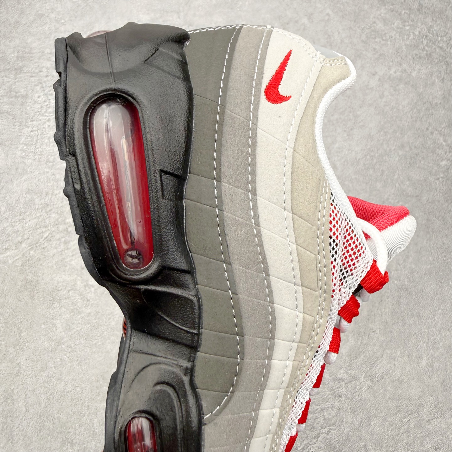 图片[6]-＃MX版 NK Air Max 95 复古减震气垫跑鞋 经典重温 外单专供大厂出品 品质稳定 一百余色 终端操作 鞋款设计灵感源于人体构造 中底设计基于人体的脊柱构造 是整体设计的核心 尼龙孔眼代表了肋骨 而分层式面板和网眼象征着肌肉纤维和肉体组织 Air Max 95采用了两个独立的吹塑成型的Air-Sole单元 并首次在前掌使用可视化气垫设计 Swoosh logo夜当作一个 点符号放在了鞋子的后帮位置 20年的发展让 AIR MAX 95有了不同的故事 20年后再度面向世人的时候 焕然一新的面貌 让人有了另外一种清新脱俗的感觉 尺码：36 36.5 37.5 38 38.5 39 40 40.5 41 42 42.5 43 44 44.5 45 46-选品中心