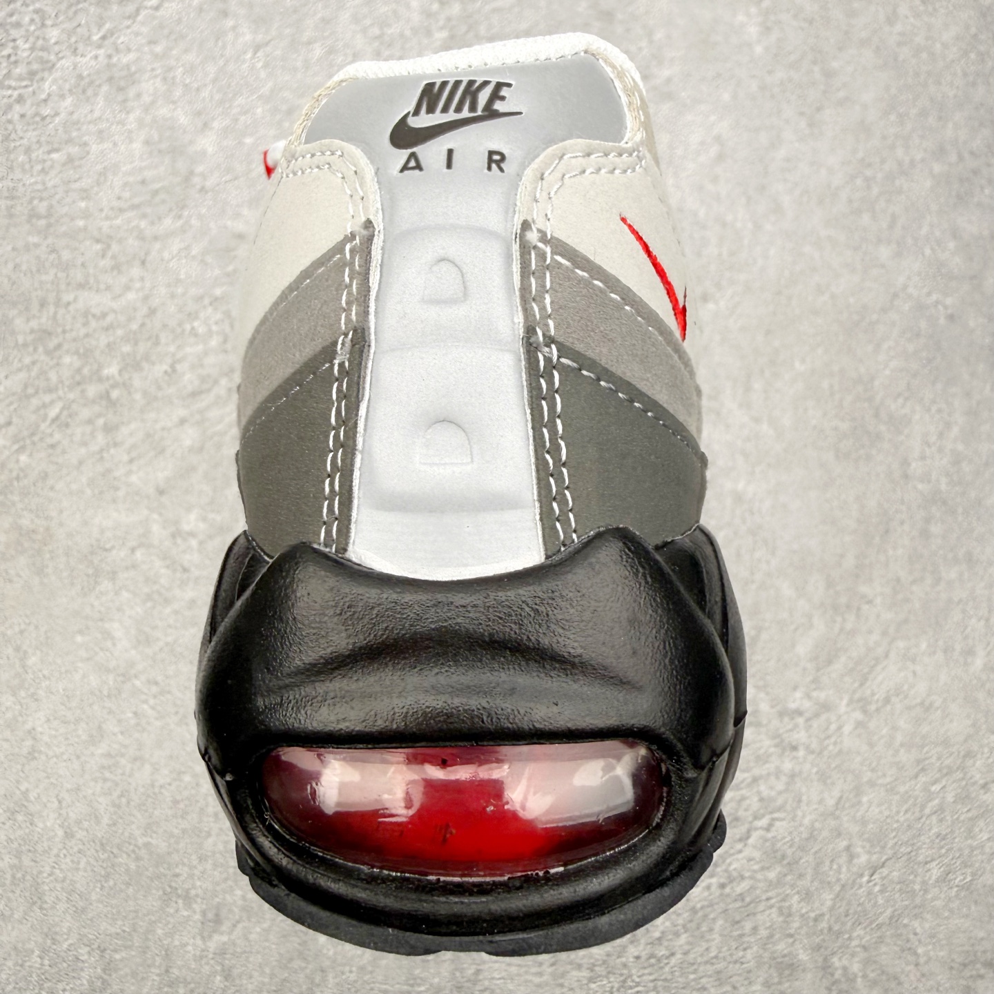 图片[8]-＃MX版 NK Air Max 95 复古减震气垫跑鞋 经典重温 外单专供大厂出品 品质稳定 一百余色 终端操作 鞋款设计灵感源于人体构造 中底设计基于人体的脊柱构造 是整体设计的核心 尼龙孔眼代表了肋骨 而分层式面板和网眼象征着肌肉纤维和肉体组织 Air Max 95采用了两个独立的吹塑成型的Air-Sole单元 并首次在前掌使用可视化气垫设计 Swoosh logo夜当作一个 点符号放在了鞋子的后帮位置 20年的发展让 AIR MAX 95有了不同的故事 20年后再度面向世人的时候 焕然一新的面貌 让人有了另外一种清新脱俗的感觉 尺码：36 36.5 37.5 38 38.5 39 40 40.5 41 42 42.5 43 44 44.5 45 46-选品中心