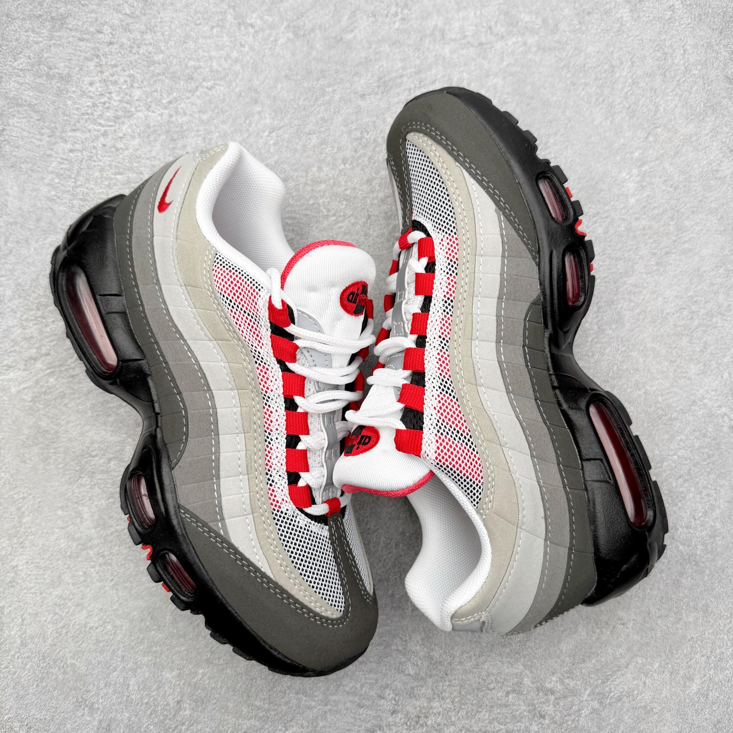 图片[3]-＃MX版 NK Air Max 95 复古减震气垫跑鞋 经典重温 外单专供大厂出品 品质稳定 一百余色 终端操作 鞋款设计灵感源于人体构造 中底设计基于人体的脊柱构造 是整体设计的核心 尼龙孔眼代表了肋骨 而分层式面板和网眼象征着肌肉纤维和肉体组织 Air Max 95采用了两个独立的吹塑成型的Air-Sole单元 并首次在前掌使用可视化气垫设计 Swoosh logo夜当作一个 点符号放在了鞋子的后帮位置 20年的发展让 AIR MAX 95有了不同的故事 20年后再度面向世人的时候 焕然一新的面貌 让人有了另外一种清新脱俗的感觉 尺码：36 36.5 37.5 38 38.5 39 40 40.5 41 42 42.5 43 44 44.5 45 46-选品中心