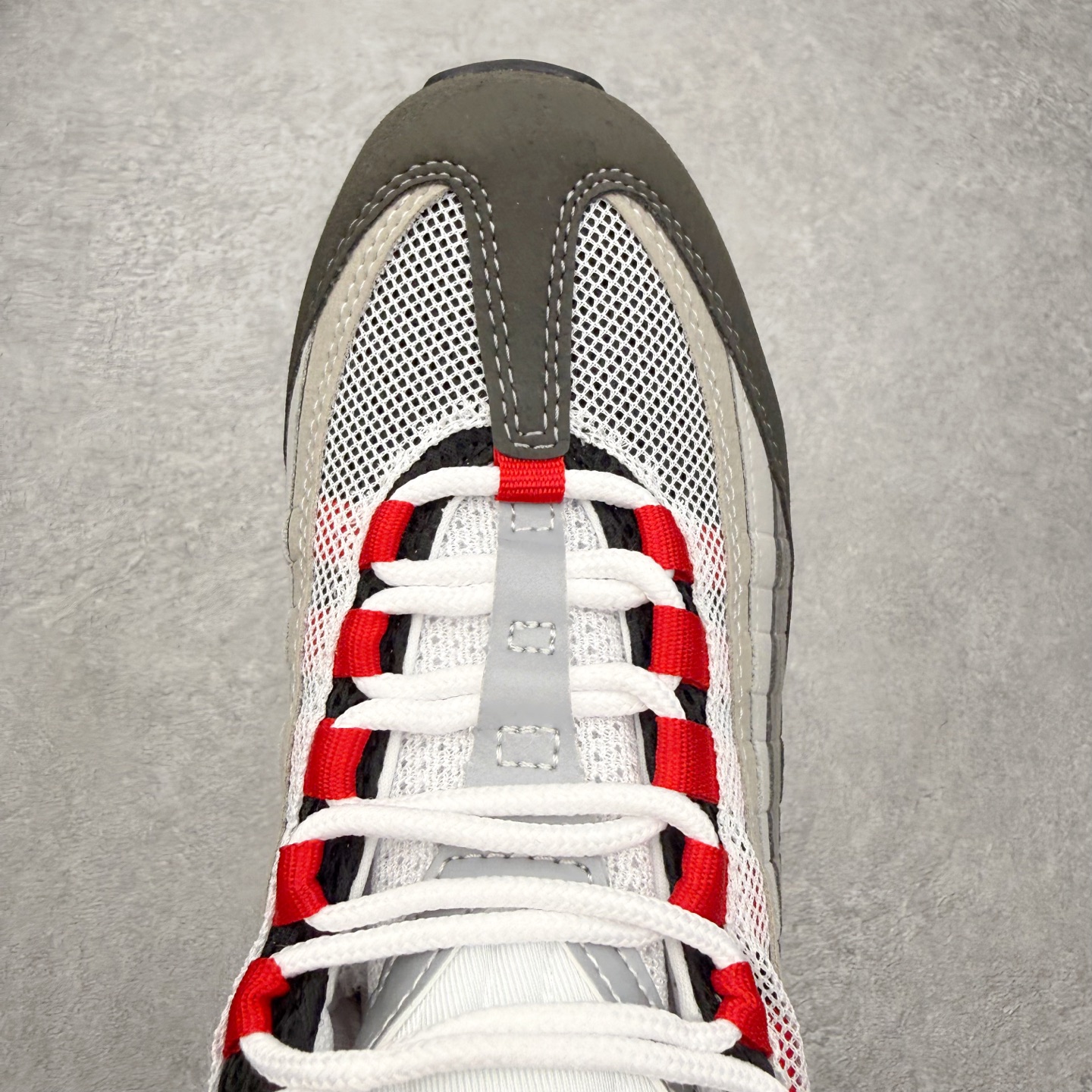 图片[4]-＃MX版 NK Air Max 95 复古减震气垫跑鞋 经典重温 外单专供大厂出品 品质稳定 一百余色 终端操作 鞋款设计灵感源于人体构造 中底设计基于人体的脊柱构造 是整体设计的核心 尼龙孔眼代表了肋骨 而分层式面板和网眼象征着肌肉纤维和肉体组织 Air Max 95采用了两个独立的吹塑成型的Air-Sole单元 并首次在前掌使用可视化气垫设计 Swoosh logo夜当作一个 点符号放在了鞋子的后帮位置 20年的发展让 AIR MAX 95有了不同的故事 20年后再度面向世人的时候 焕然一新的面貌 让人有了另外一种清新脱俗的感觉 尺码：36 36.5 37.5 38 38.5 39 40 40.5 41 42 42.5 43 44 44.5 45 46-选品中心