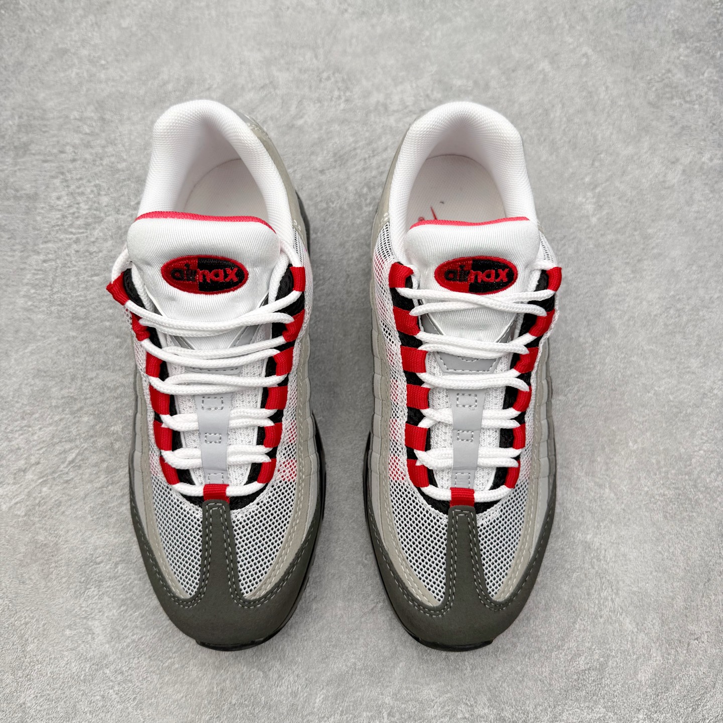 图片[2]-＃MX版 NK Air Max 95 复古减震气垫跑鞋 经典重温 外单专供大厂出品 品质稳定 一百余色 终端操作 鞋款设计灵感源于人体构造 中底设计基于人体的脊柱构造 是整体设计的核心 尼龙孔眼代表了肋骨 而分层式面板和网眼象征着肌肉纤维和肉体组织 Air Max 95采用了两个独立的吹塑成型的Air-Sole单元 并首次在前掌使用可视化气垫设计 Swoosh logo夜当作一个 点符号放在了鞋子的后帮位置 20年的发展让 AIR MAX 95有了不同的故事 20年后再度面向世人的时候 焕然一新的面貌 让人有了另外一种清新脱俗的感觉 尺码：36 36.5 37.5 38 38.5 39 40 40.5 41 42 42.5 43 44 44.5 45 46-选品中心