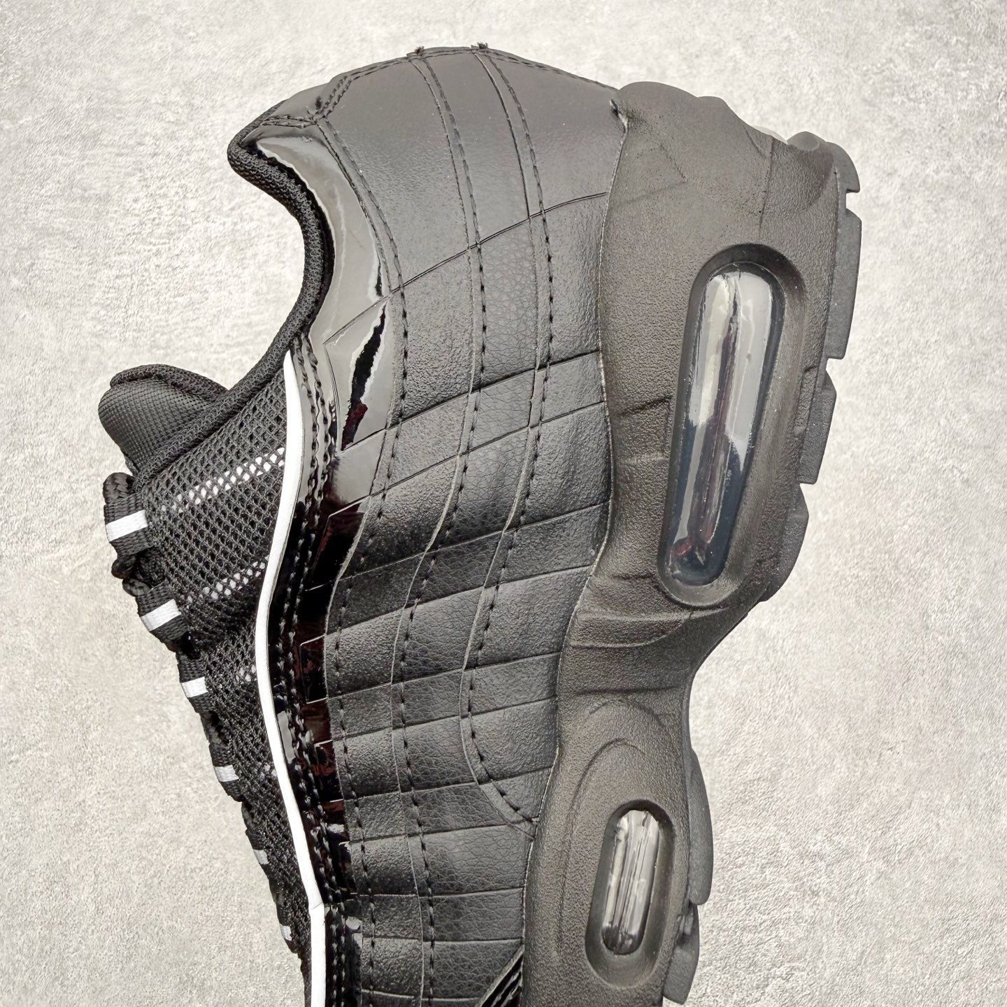 图片[7]-＃MX版 NK Air Max 95 复古减震气垫跑鞋 经典重温 外单专供大厂出品 品质稳定 一百余色 终端操作 鞋款设计灵感源于人体构造 中底设计基于人体的脊柱构造 是整体设计的核心 尼龙孔眼代表了肋骨 而分层式面板和网眼象征着肌肉纤维和肉体组织 Air Max 95采用了两个独立的吹塑成型的Air-Sole单元 并首次在前掌使用可视化气垫设计 Swoosh logo夜当作一个 点符号放在了鞋子的后帮位置 20年的发展让 AIR MAX 95有了不同的故事 20年后再度面向世人的时候 焕然一新的面貌 让人有了另外一种清新脱俗的感觉 尺码：36 36.5 37.5 38 38.5 39 40 40.5 41 42 42.5 43 44 44.5 45 46-选品中心