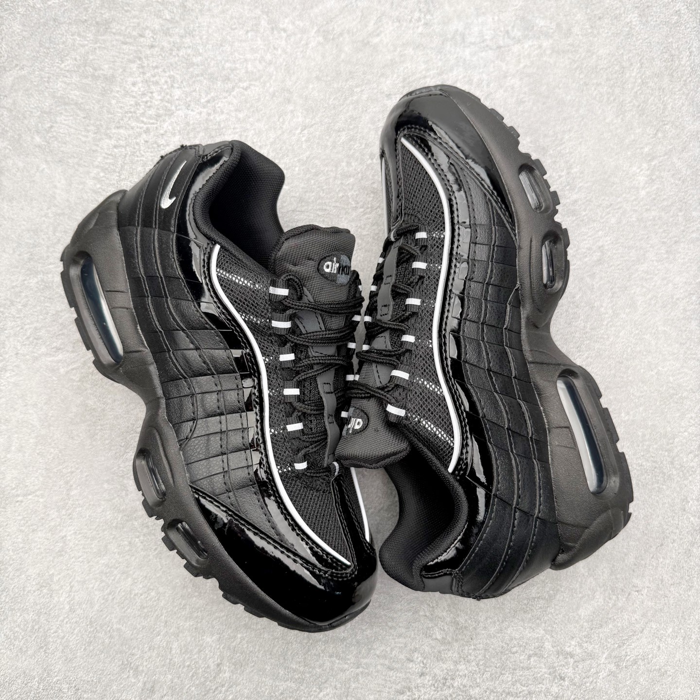 图片[3]-＃MX版 NK Air Max 95 复古减震气垫跑鞋 经典重温 外单专供大厂出品 品质稳定 一百余色 终端操作 鞋款设计灵感源于人体构造 中底设计基于人体的脊柱构造 是整体设计的核心 尼龙孔眼代表了肋骨 而分层式面板和网眼象征着肌肉纤维和肉体组织 Air Max 95采用了两个独立的吹塑成型的Air-Sole单元 并首次在前掌使用可视化气垫设计 Swoosh logo夜当作一个 点符号放在了鞋子的后帮位置 20年的发展让 AIR MAX 95有了不同的故事 20年后再度面向世人的时候 焕然一新的面貌 让人有了另外一种清新脱俗的感觉 尺码：36 36.5 37.5 38 38.5 39 40 40.5 41 42 42.5 43 44 44.5 45 46-选品中心