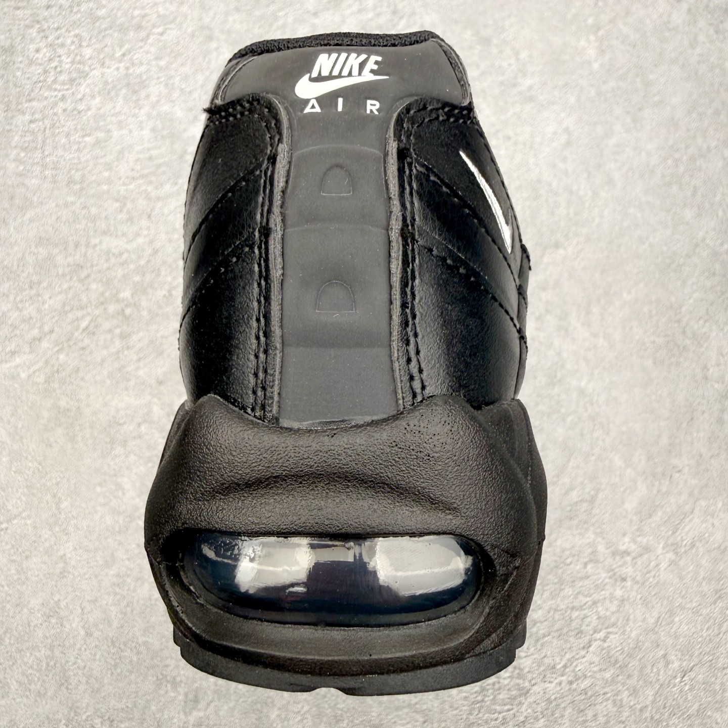 图片[8]-＃MX版 NK Air Max 95 复古减震气垫跑鞋 经典重温 外单专供大厂出品 品质稳定 一百余色 终端操作 鞋款设计灵感源于人体构造 中底设计基于人体的脊柱构造 是整体设计的核心 尼龙孔眼代表了肋骨 而分层式面板和网眼象征着肌肉纤维和肉体组织 Air Max 95采用了两个独立的吹塑成型的Air-Sole单元 并首次在前掌使用可视化气垫设计 Swoosh logo夜当作一个 点符号放在了鞋子的后帮位置 20年的发展让 AIR MAX 95有了不同的故事 20年后再度面向世人的时候 焕然一新的面貌 让人有了另外一种清新脱俗的感觉 尺码：36 36.5 37.5 38 38.5 39 40 40.5 41 42 42.5 43 44 44.5 45 46-选品中心