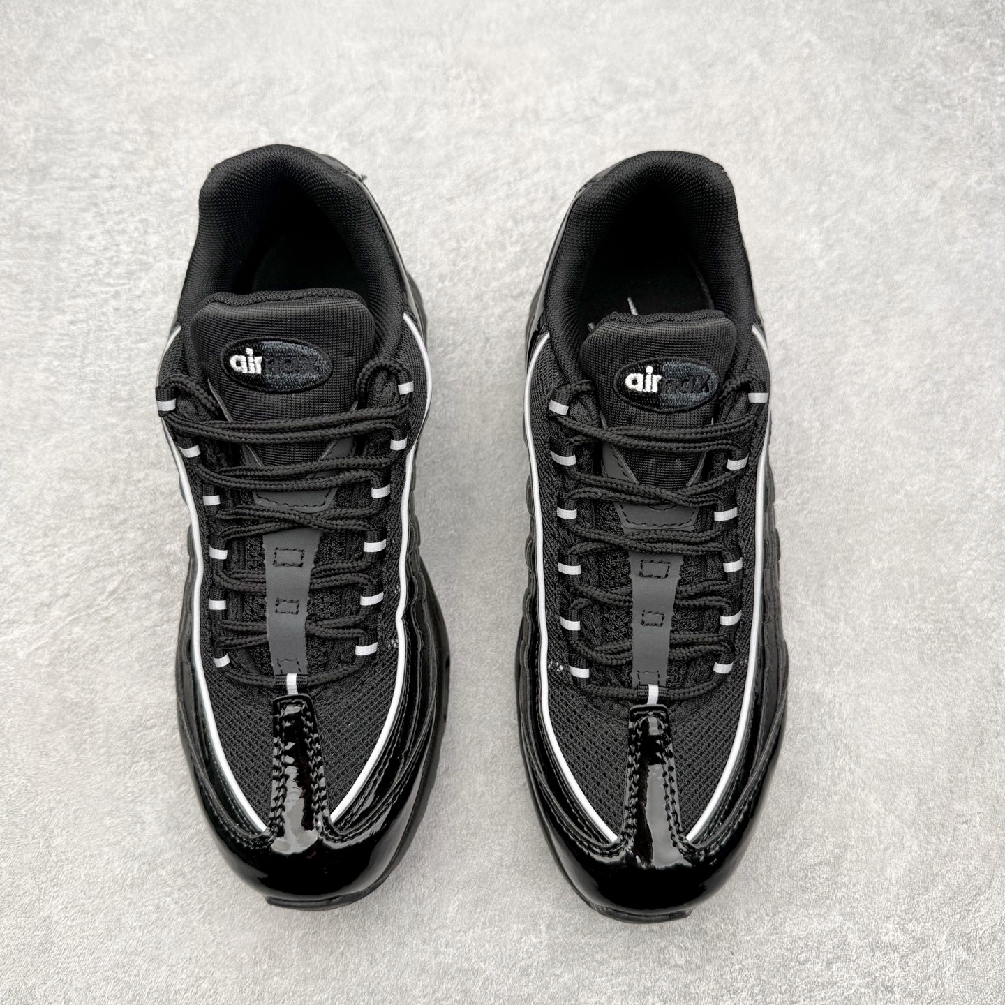 图片[2]-＃MX版 NK Air Max 95 复古减震气垫跑鞋 经典重温 外单专供大厂出品 品质稳定 一百余色 终端操作 鞋款设计灵感源于人体构造 中底设计基于人体的脊柱构造 是整体设计的核心 尼龙孔眼代表了肋骨 而分层式面板和网眼象征着肌肉纤维和肉体组织 Air Max 95采用了两个独立的吹塑成型的Air-Sole单元 并首次在前掌使用可视化气垫设计 Swoosh logo夜当作一个 点符号放在了鞋子的后帮位置 20年的发展让 AIR MAX 95有了不同的故事 20年后再度面向世人的时候 焕然一新的面貌 让人有了另外一种清新脱俗的感觉 尺码：36 36.5 37.5 38 38.5 39 40 40.5 41 42 42.5 43 44 44.5 45 46-选品中心